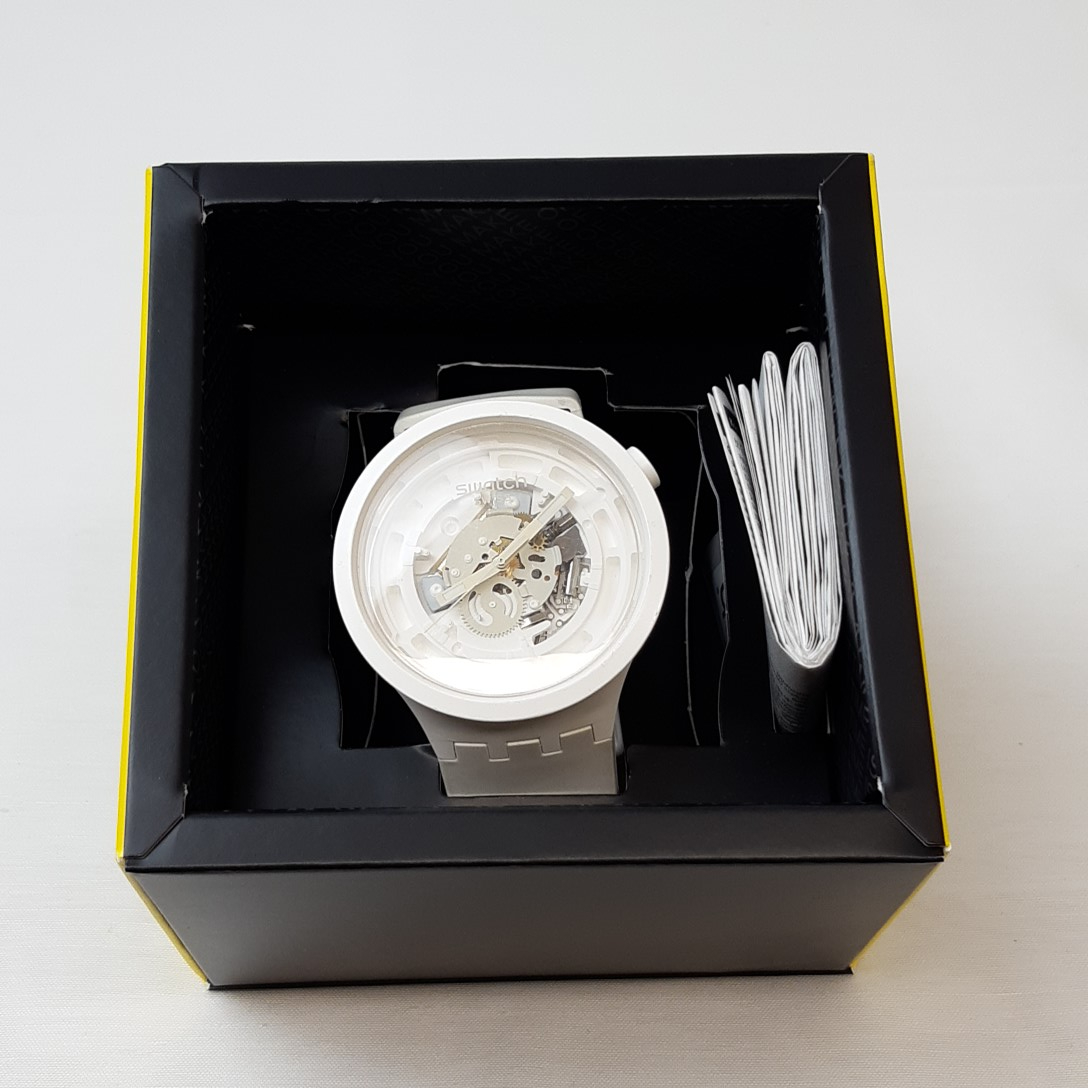 Montre swatch avec cadran transparent - Photo 5