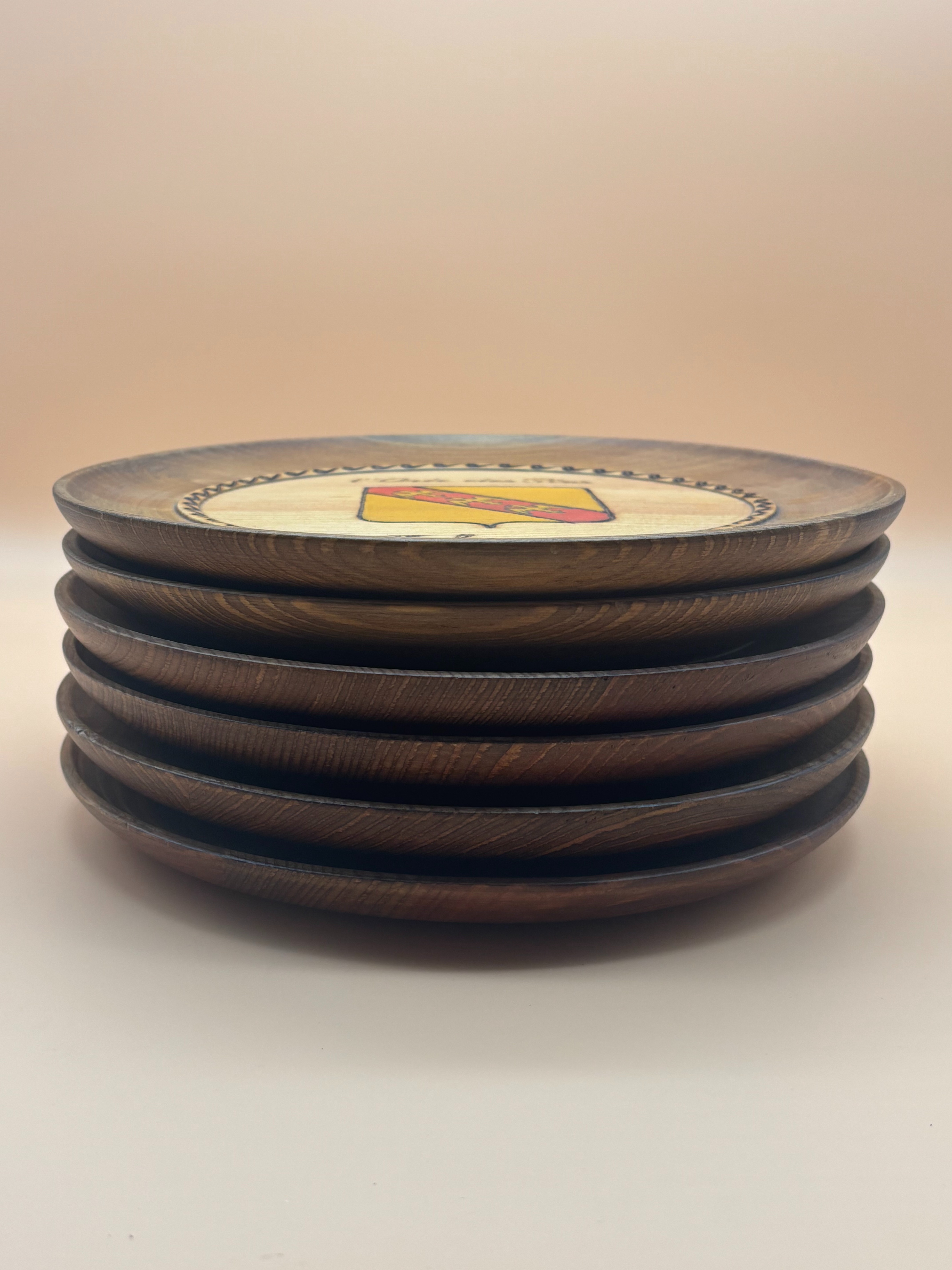 Lot de 6 assiettes en bois aux motifs de Valescure - Photo 3