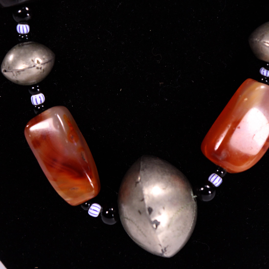 Voir photo 3 de Collier ethnique africain Collier ethnique africain Bon état - Vue 3 -