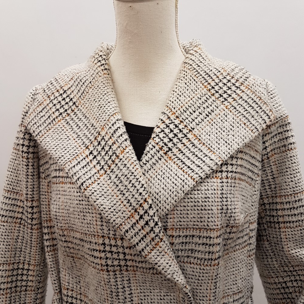 Voir photo 5 de Manteau style tweed à grands carreaux blancs et noirs - GRAIN DE MALICE - taille 40 Manteau style tweed à grands carreaux blancs et noirs - GRAIN DE MALICE - taille 40 - Vue 5 -