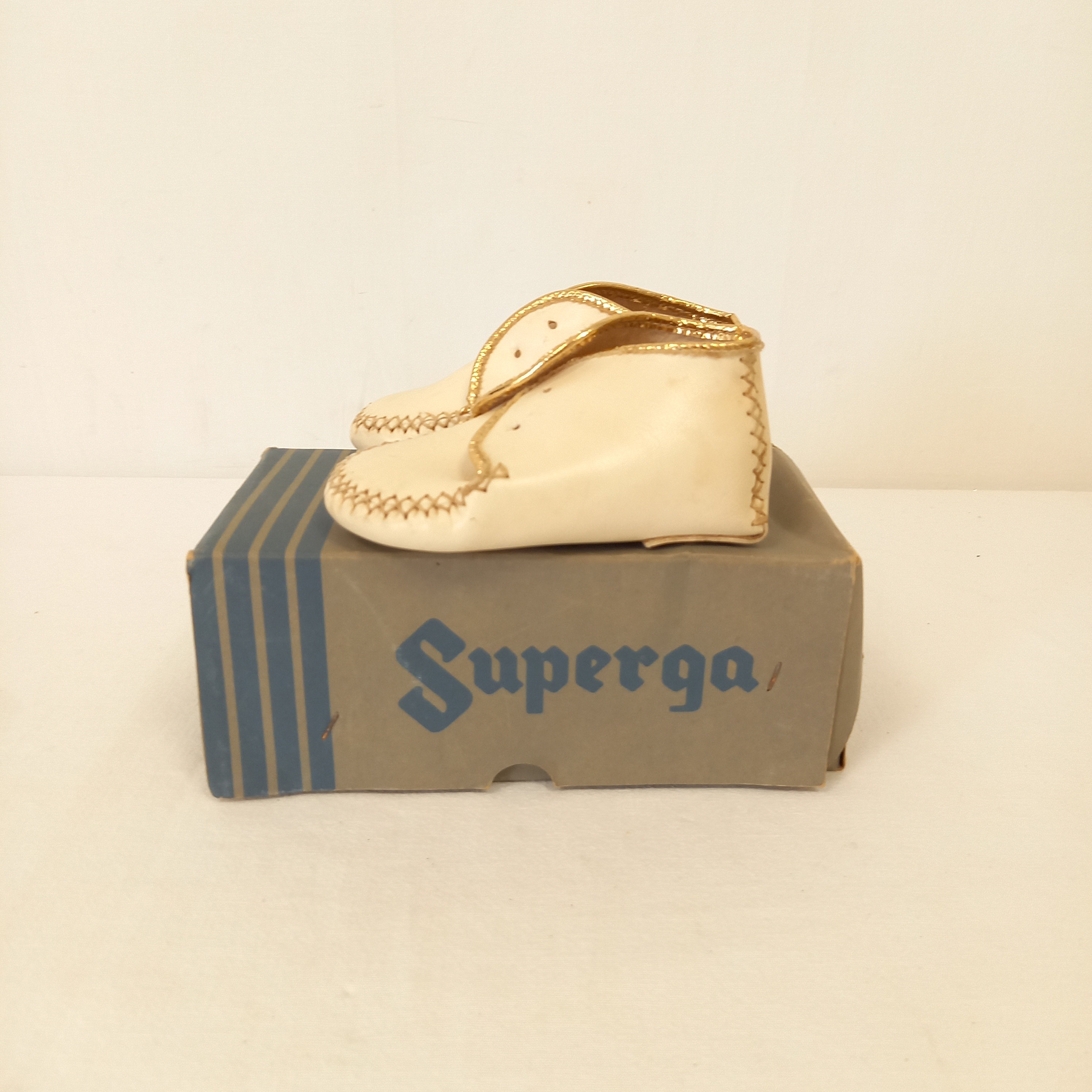 Acheter paire de chaussons bébé éléphants anciens flexana N°19 en cuir - 30,00 € paire de chaussons bébé éléphants anciens flexana N°19 en cuir - reconditionné disponible sur Label Emmaüs