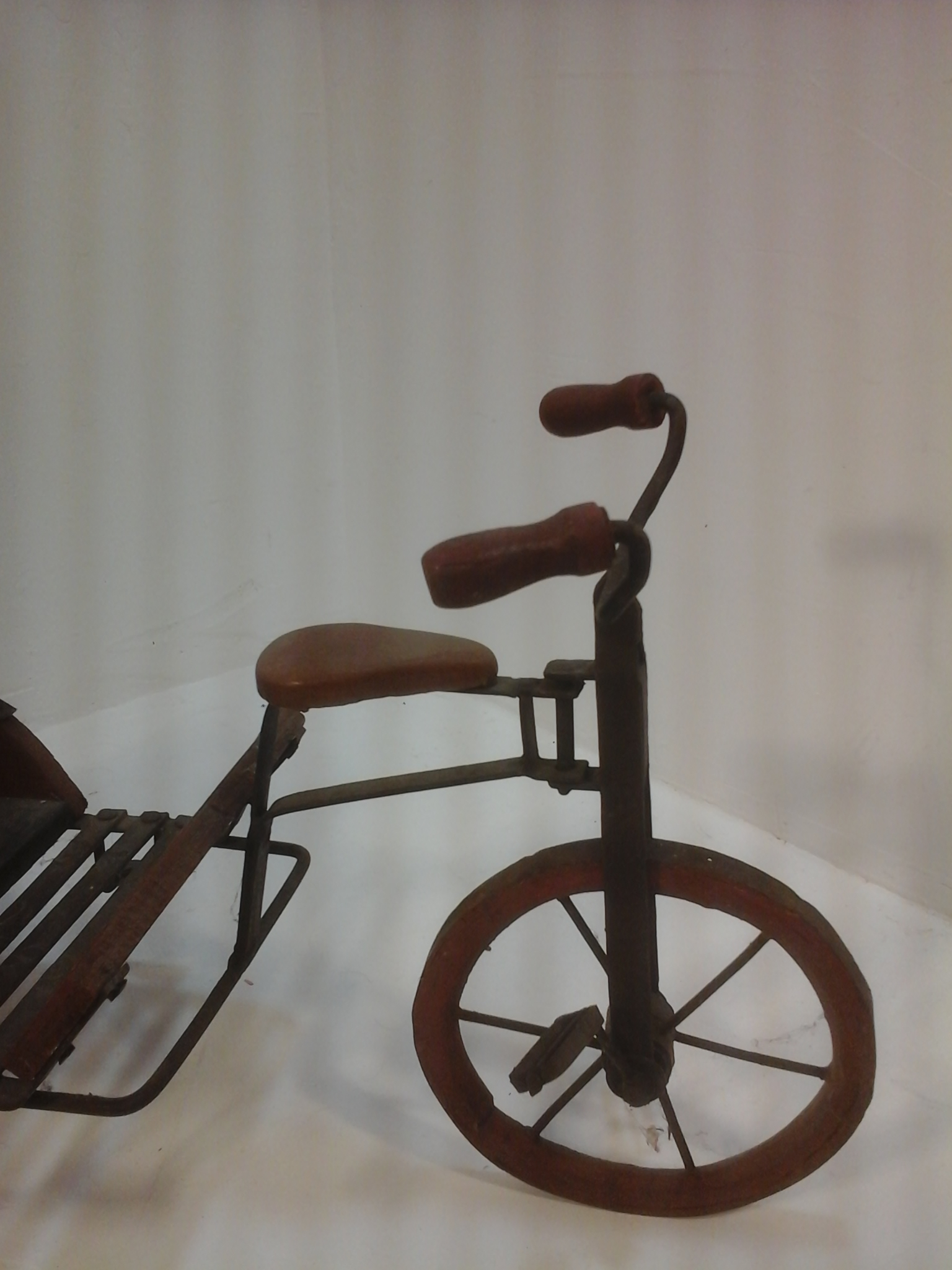 Voir photo 3 de Tricycle bois 2 places vintage Tricycle bois 2 places vintage État correct - Vue 3 -