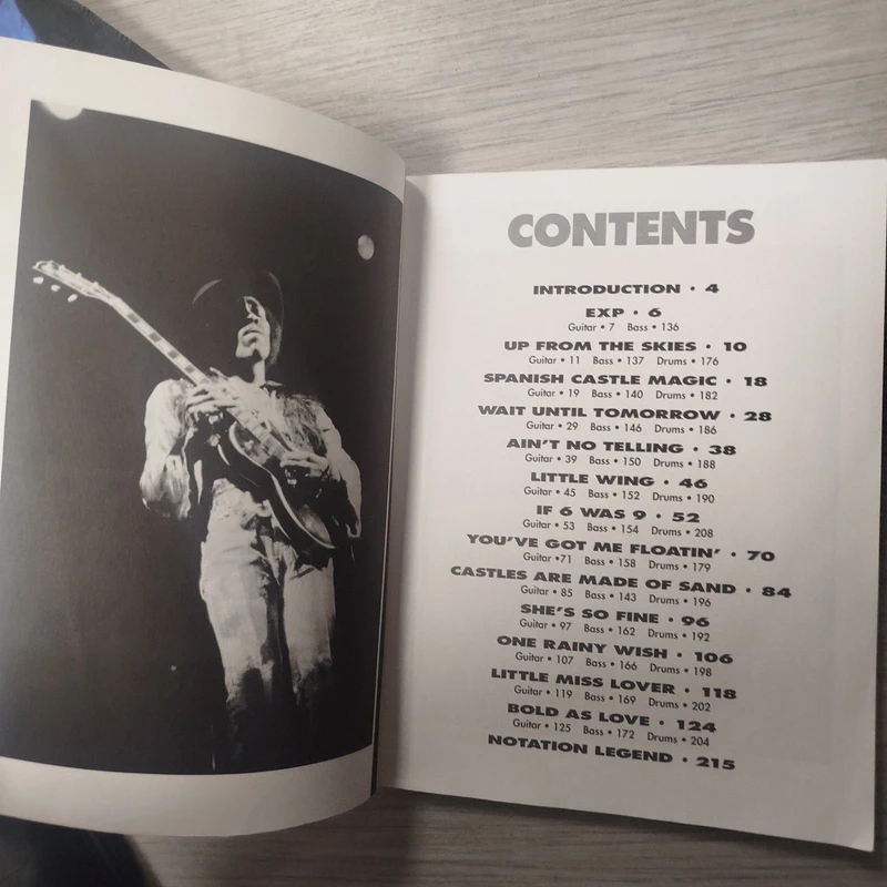 Songbook Jimi Hendrix Axis Bold As Love partitions guitare basse batterie Hal Leonard rare Bon état - Vue 3 - 