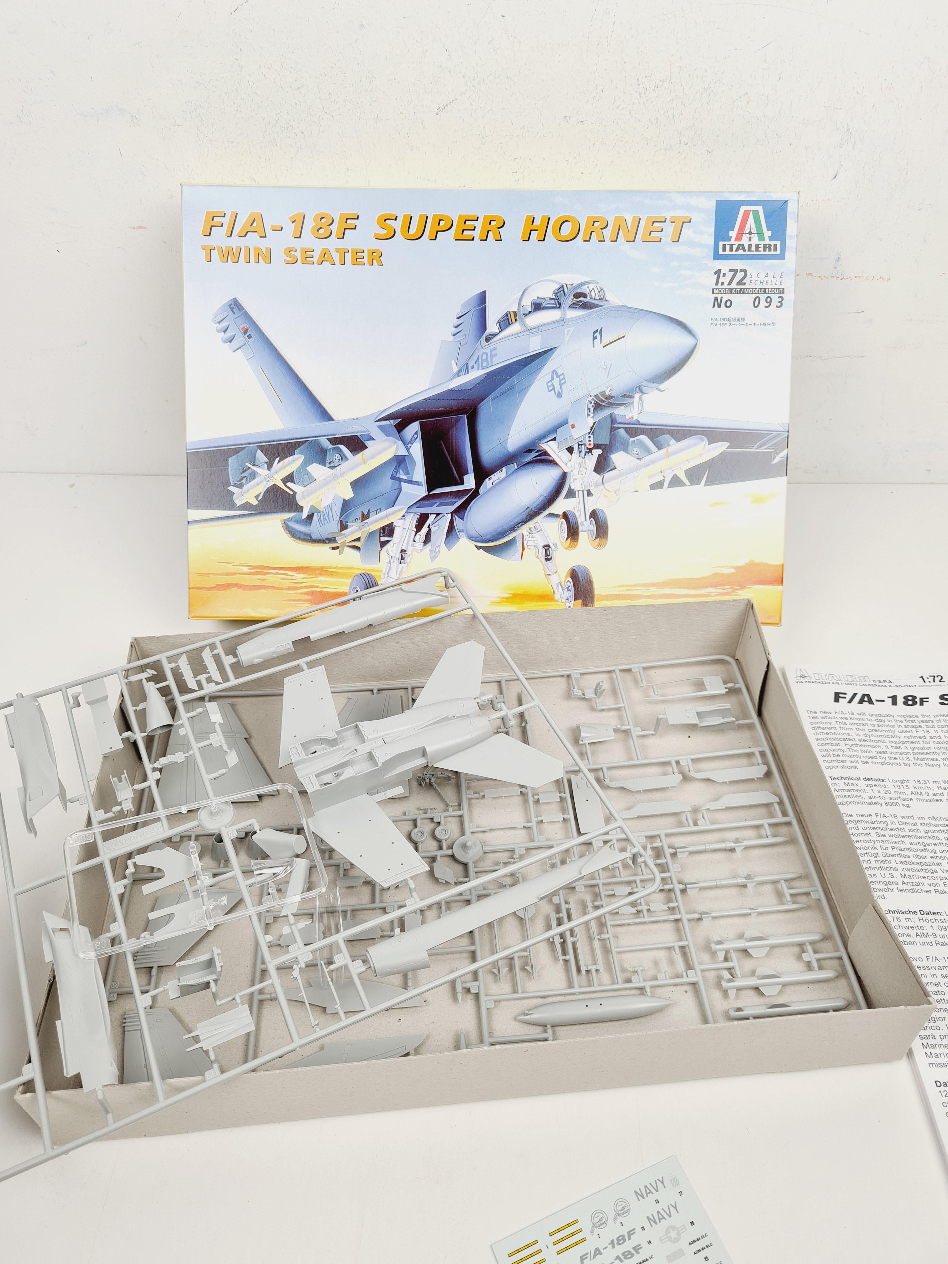 Maquette d'avion - F/A-18 F Super Hornet Twin Seater - Italeri - N°093 Comme neuf - Vue 5 - 