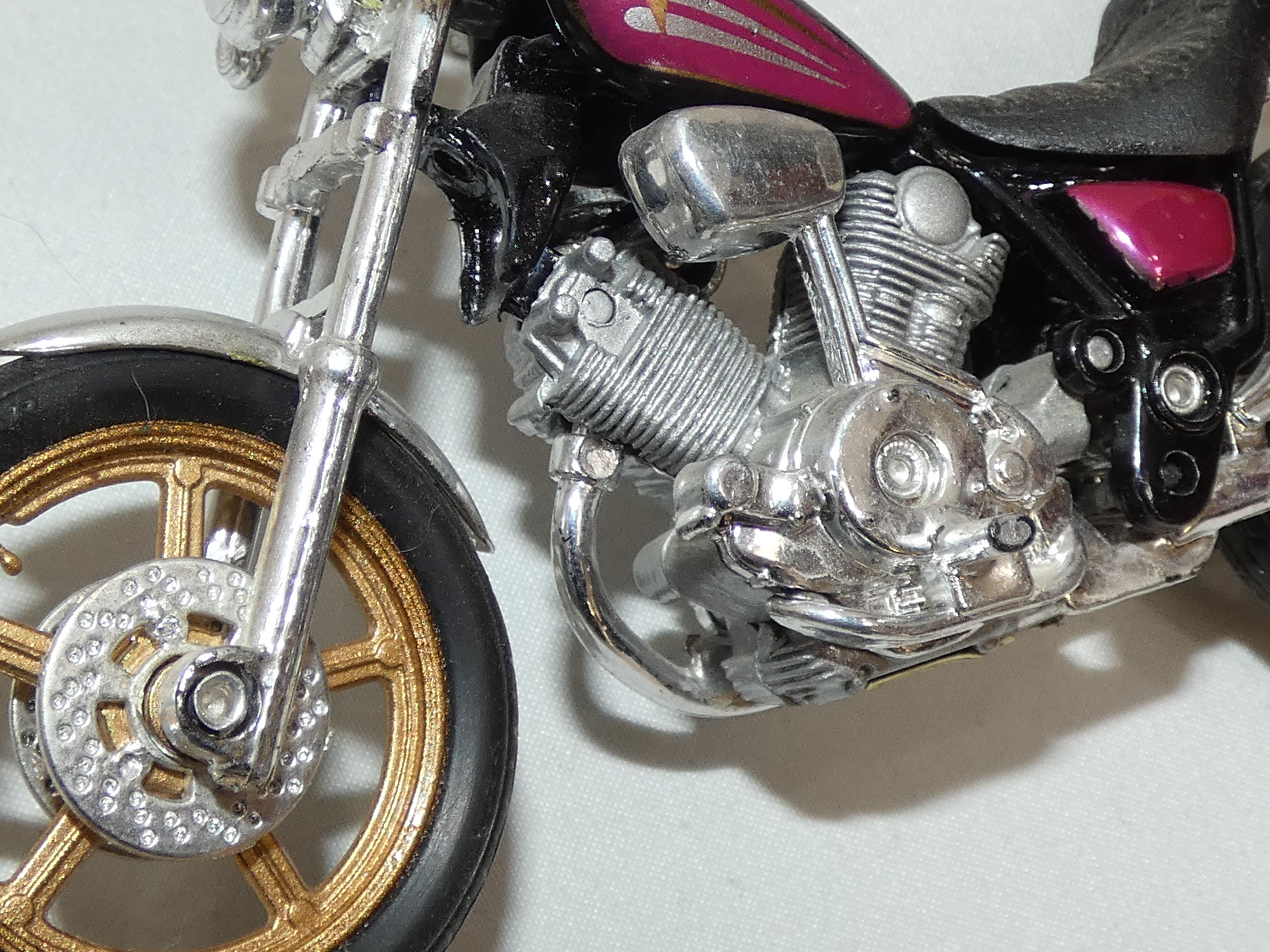Lot de 4 motos miniatures MAISTO Bon état - Vue 9 - 