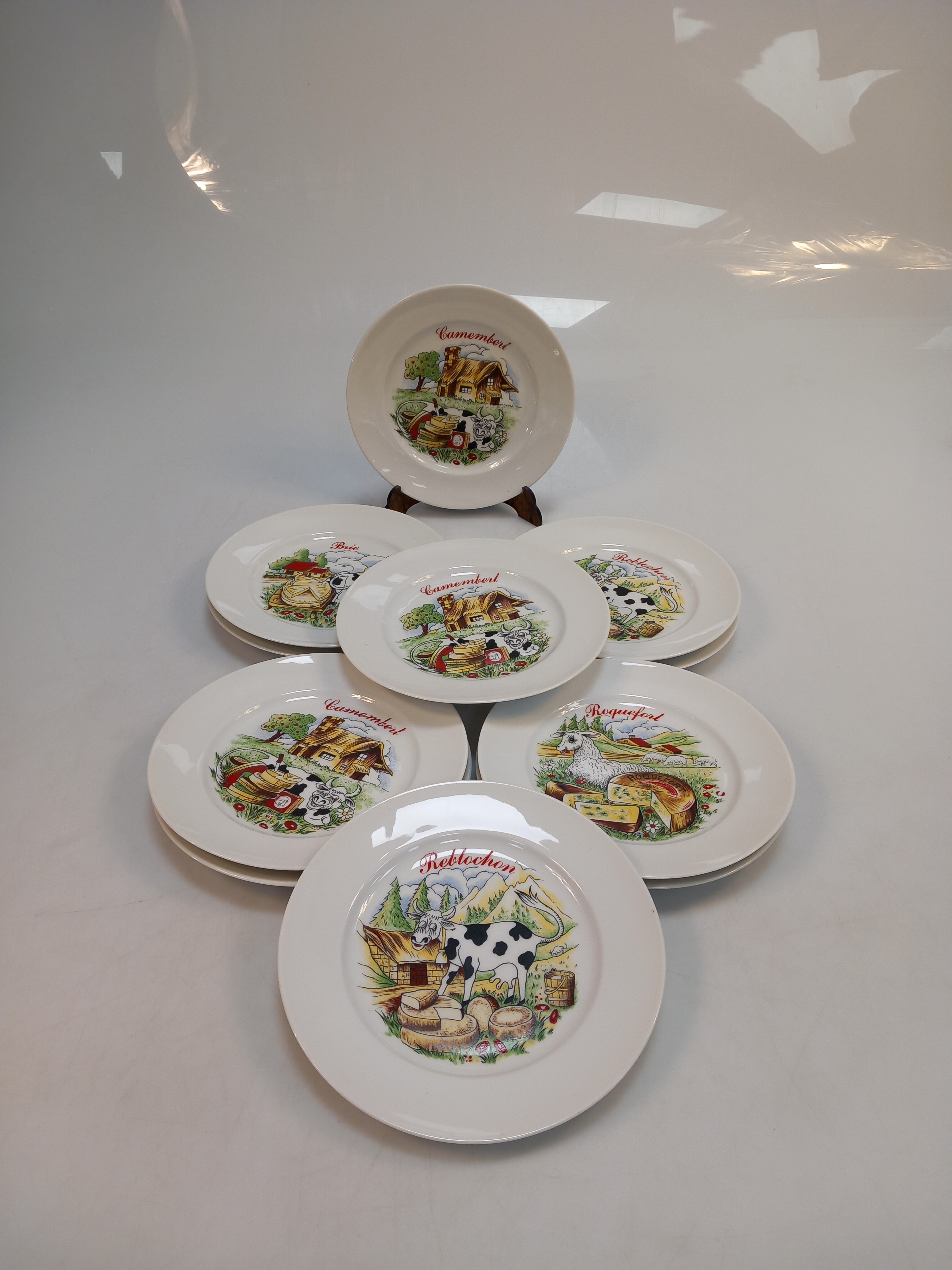 Voir photo 2 de Lot de11 assiettes à fromage en porcelaine " B&C limoges France". Lot de11 assiettes à fromage en porcelaine " B&C limoges France". Bon état - Vue 2 -