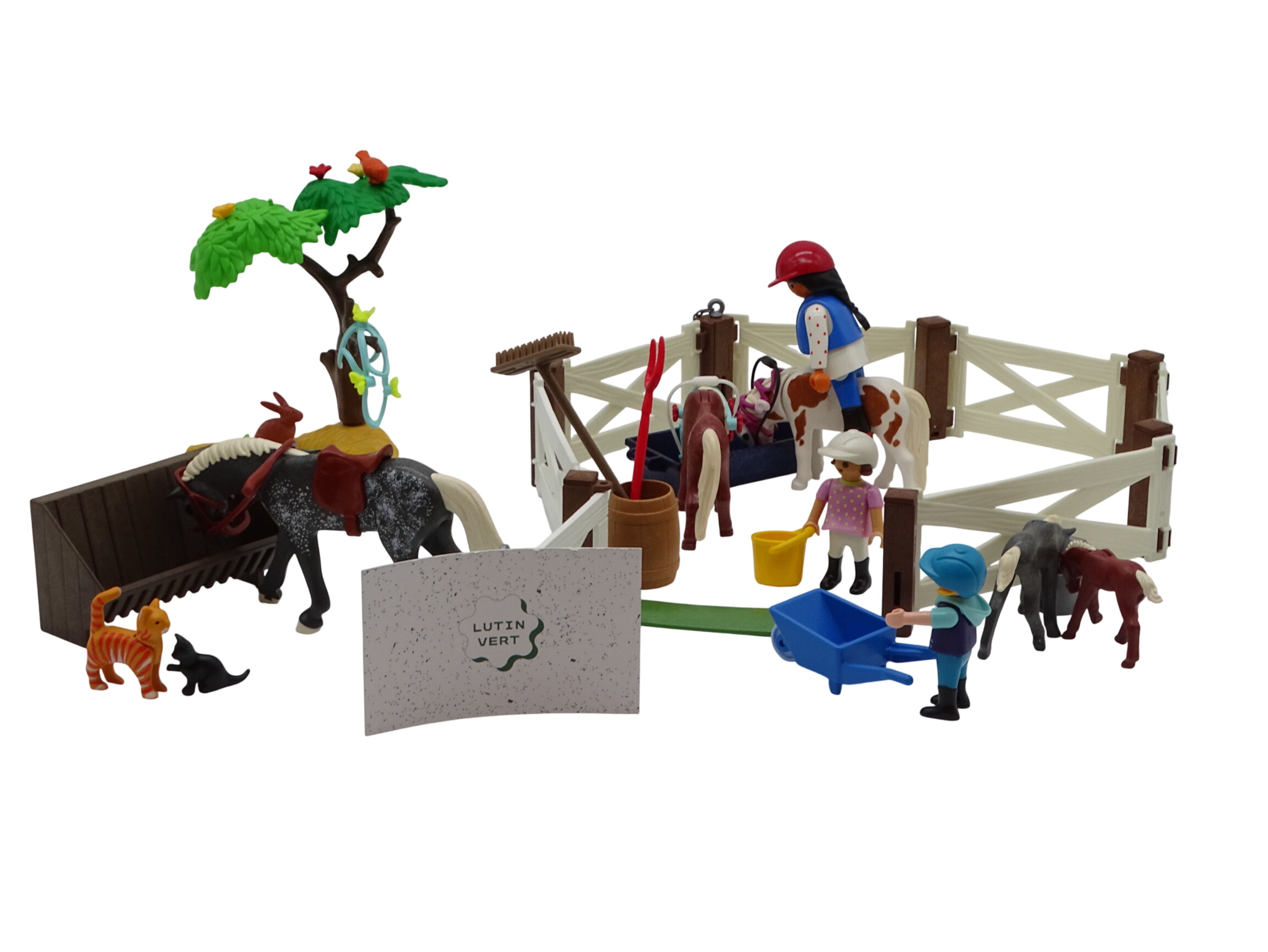 Playmobil 9262 « Le Haras » d'occasion PLAYMOBIL - Dès 4 ans | Ref 13080 Très bon état -  reconditionné disponible sur Label Emmaüs