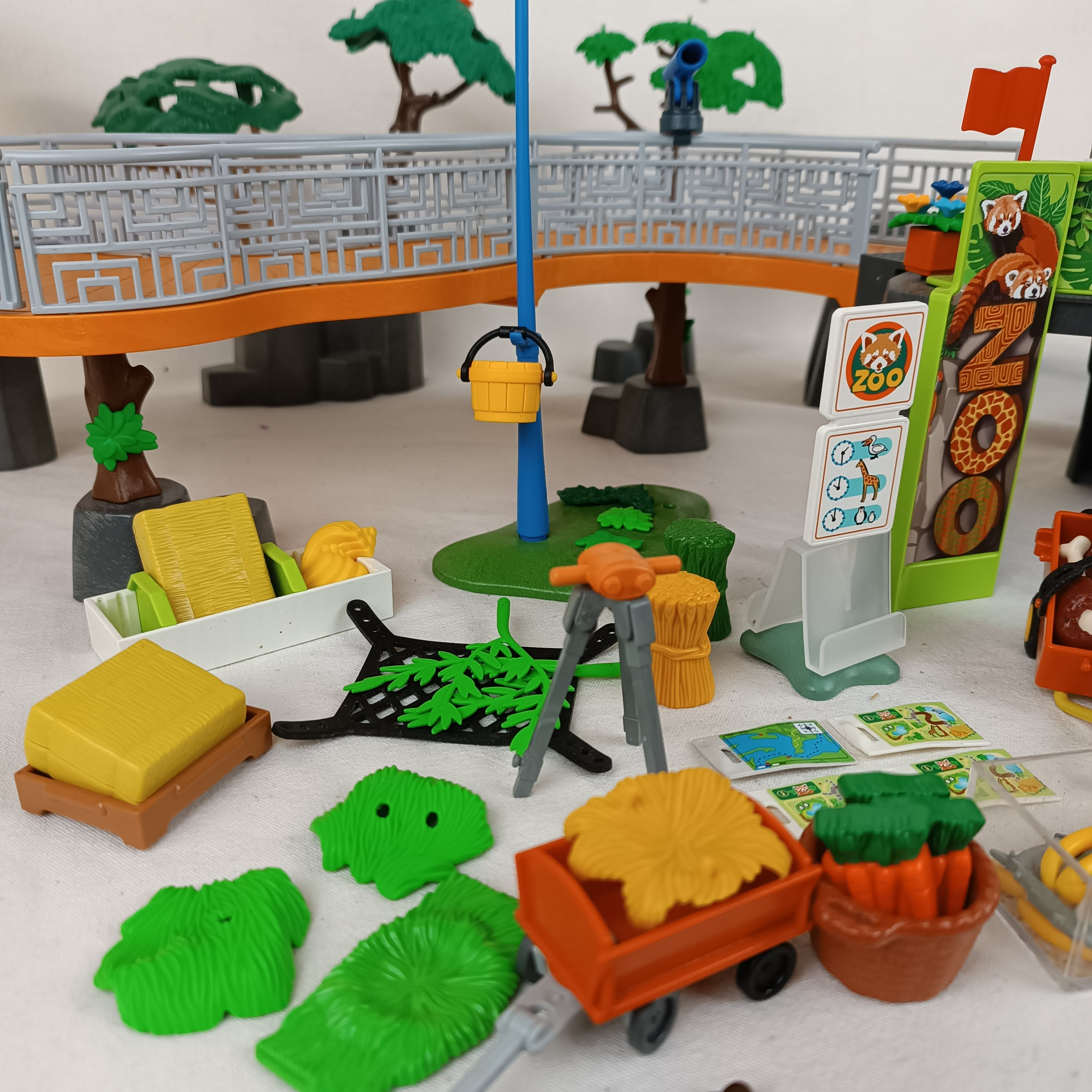 Ensemble Playmobil Zoo, Parc animalier et autres extensions : 175 animaux, 24 personnages Bon état - Vue 9 - 