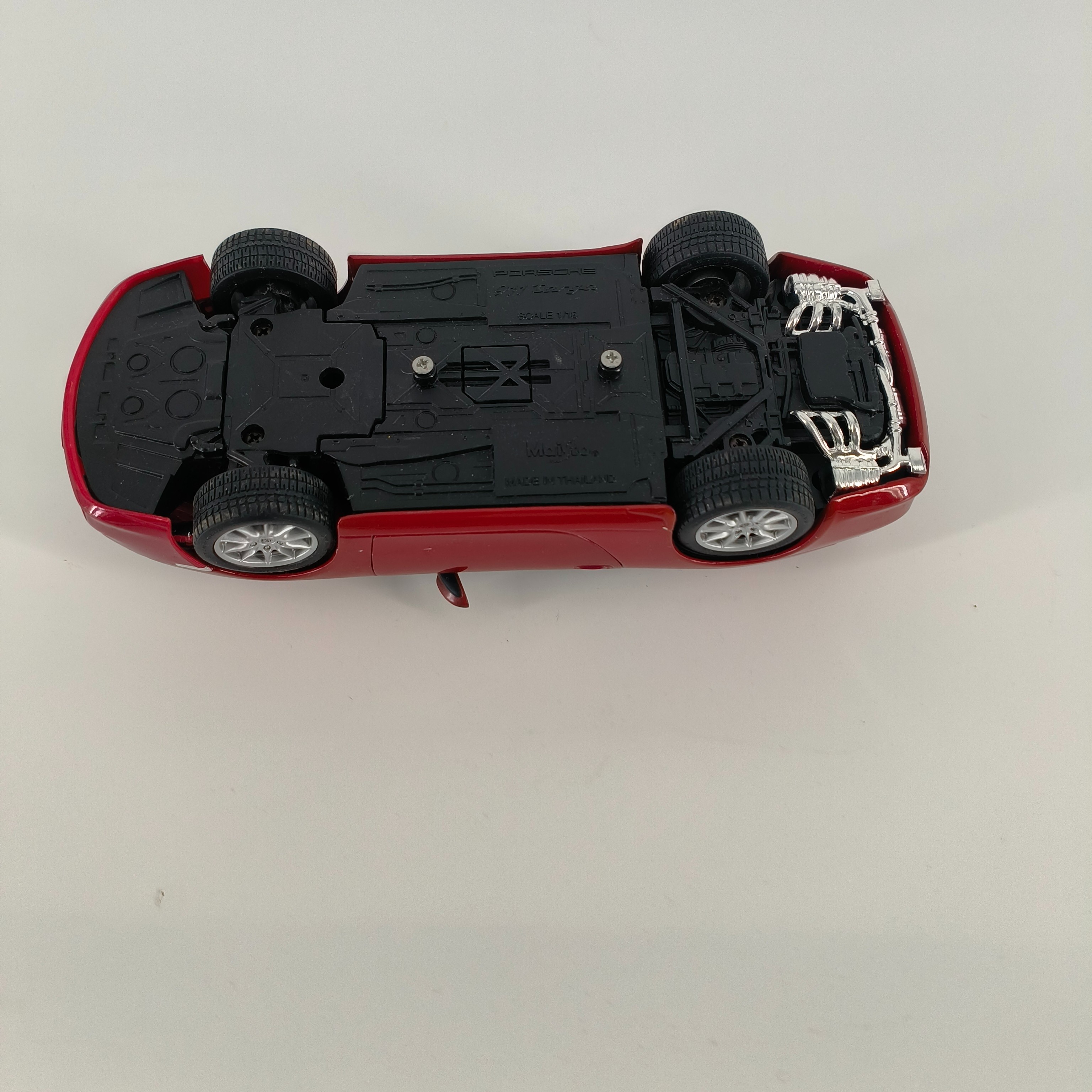 Voir photo 8 de Porsche 911-Targa -1/18-Maisto Porsche 911-Targa -1/18-Maisto Bon état - Vue 8 -