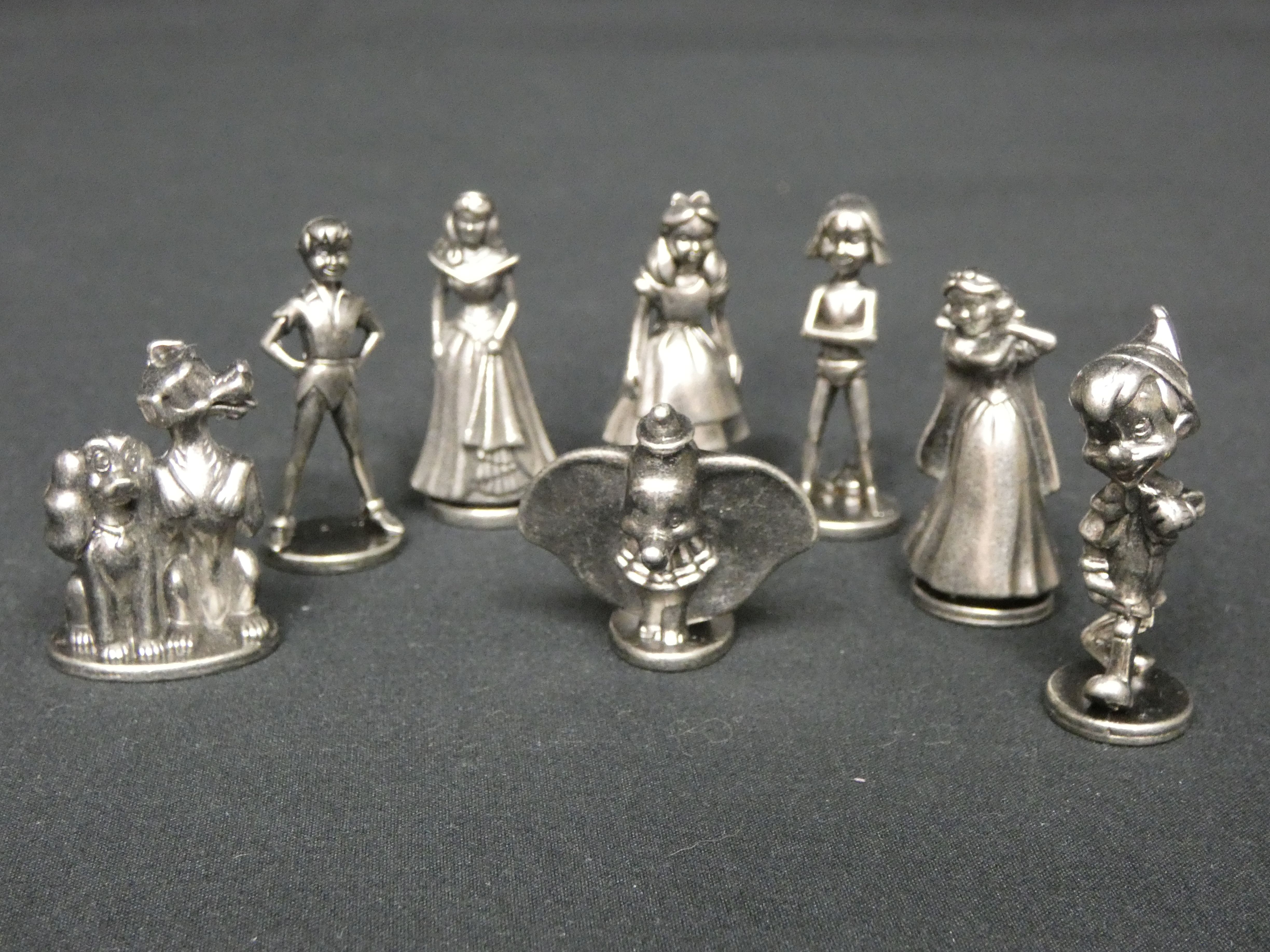 Ensemble de 8 petits personnages Disney en métal - Comme neuf sur Label Emmaüs