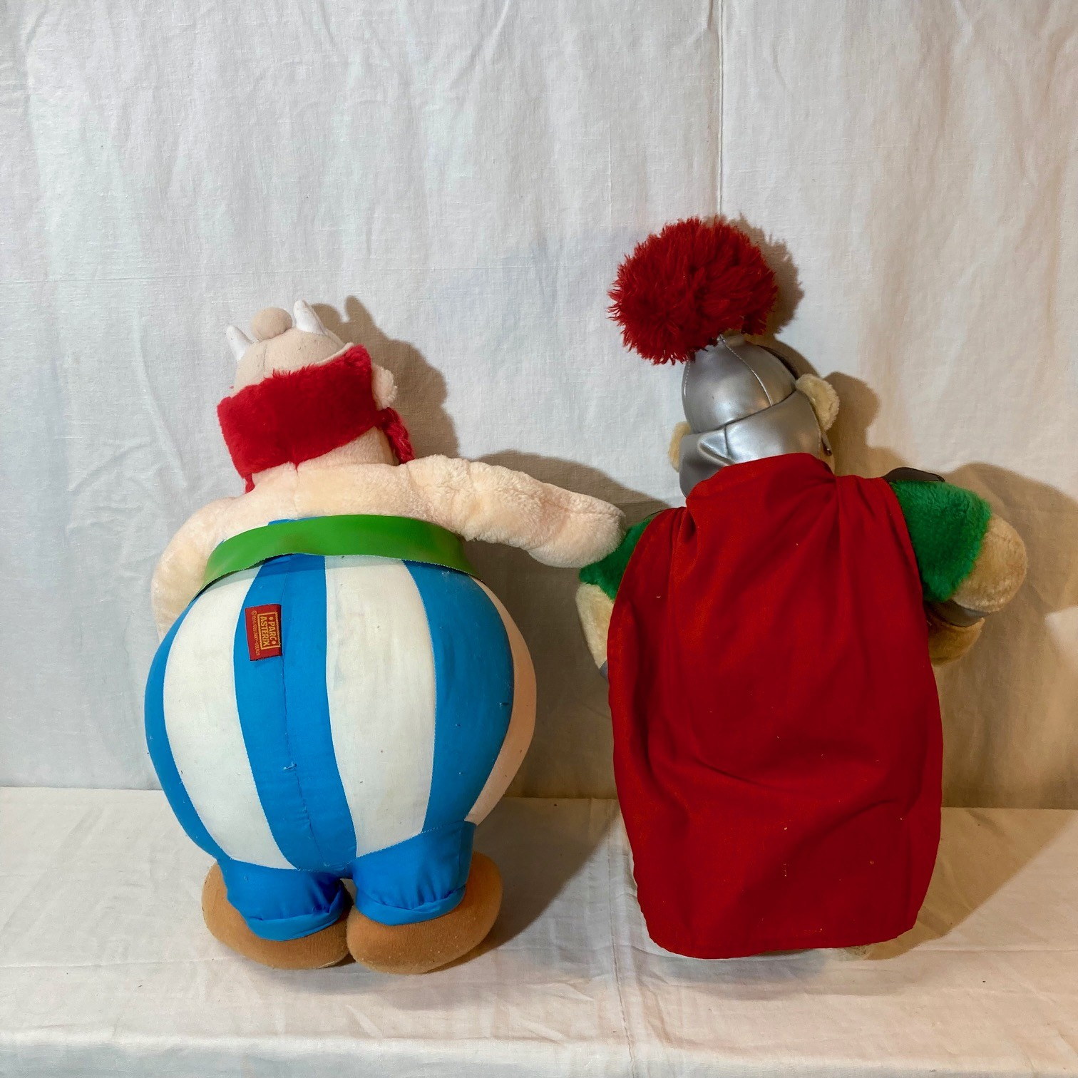 Voir photo 6 de Peluche Obélix + Légionnaire Peluche Obélix + Légionnaire Très bon état - Vue 6 -