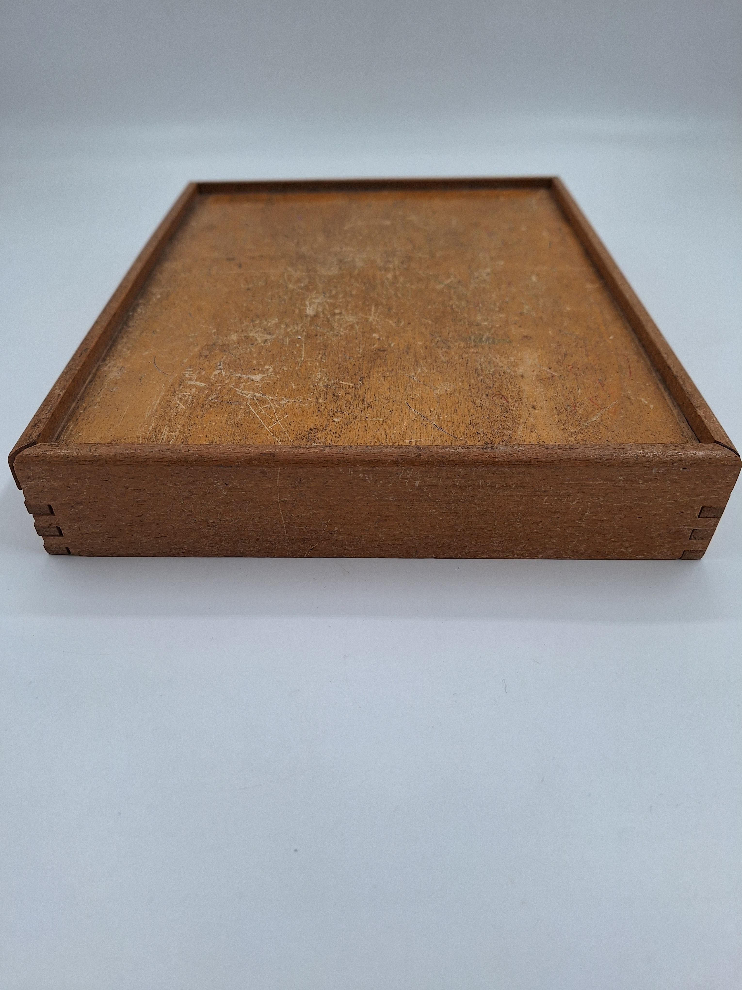 Ancien coffret pour jeu de nain jaune. Bois. Multicolore. Sans jeton. Très bon état - Vue 3 - 