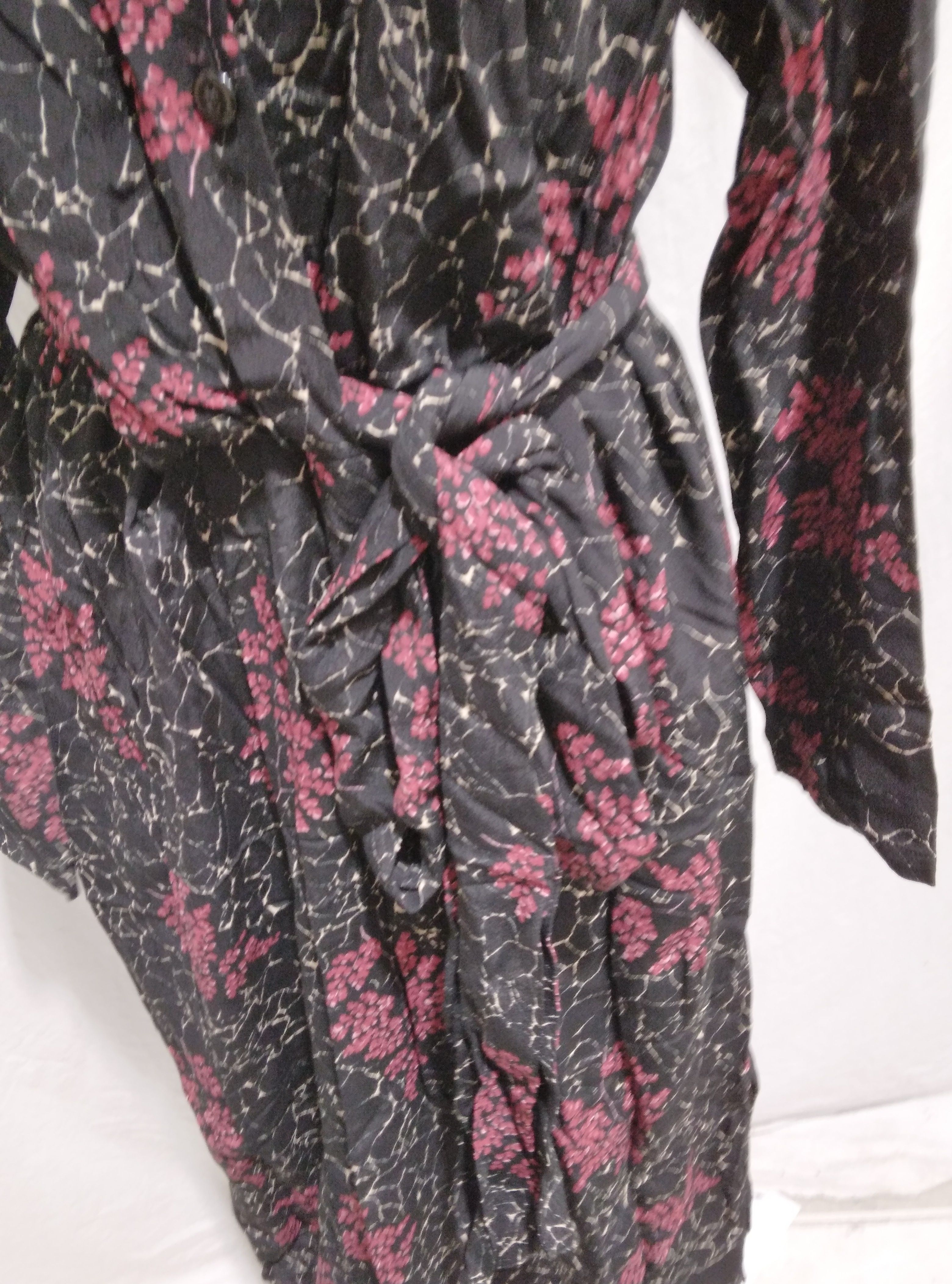 Voir photo 5 de Robe cintrée + ceinture noire imprimé végétal bordeaux, Nice Things - 42 Robe cintrée + ceinture noire imprimé végétal bordeaux, Nice Things - 42 Comme neuf - Vue 5 -