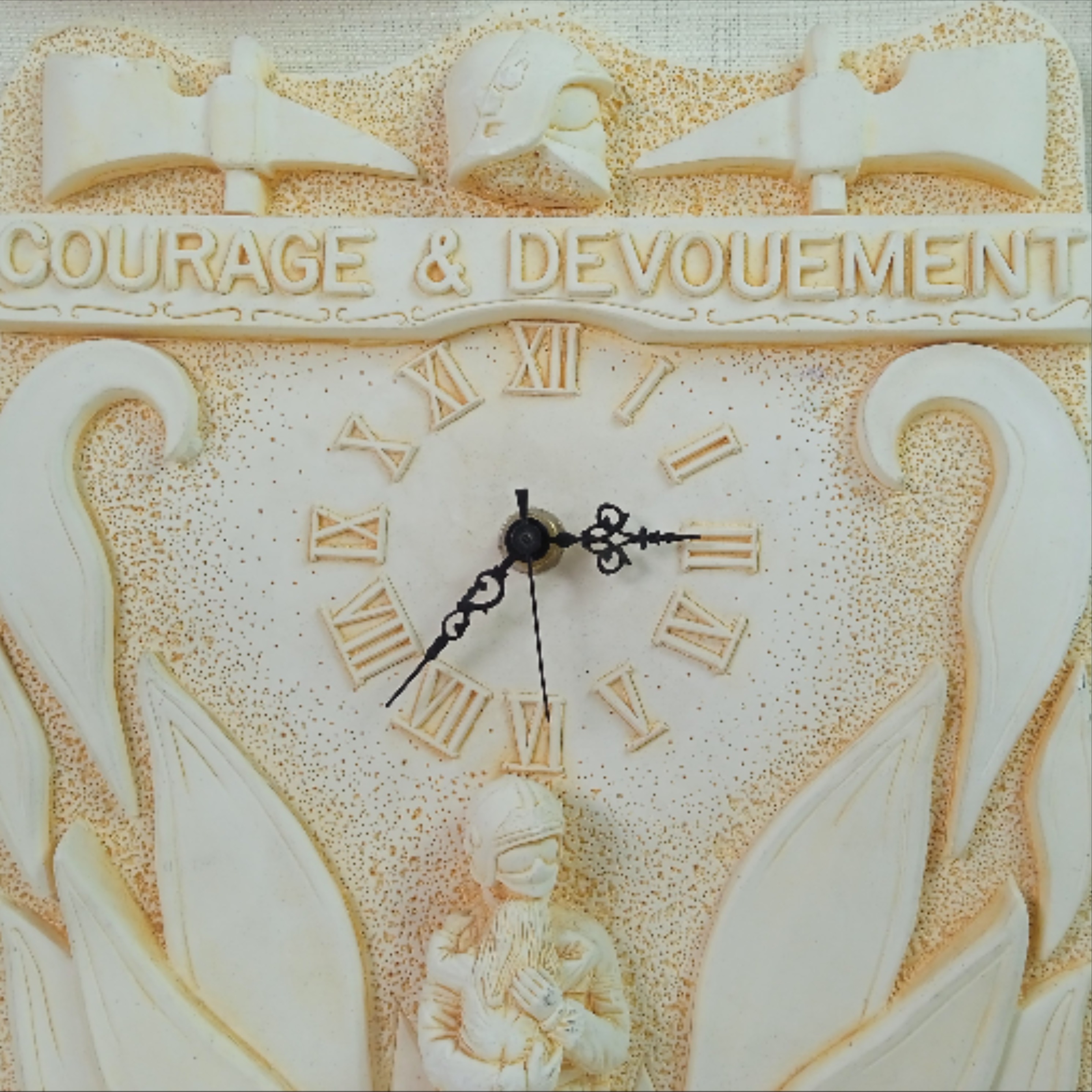 Horloge plâtre" hommage aux pompiers". - Bon état - Photo 5