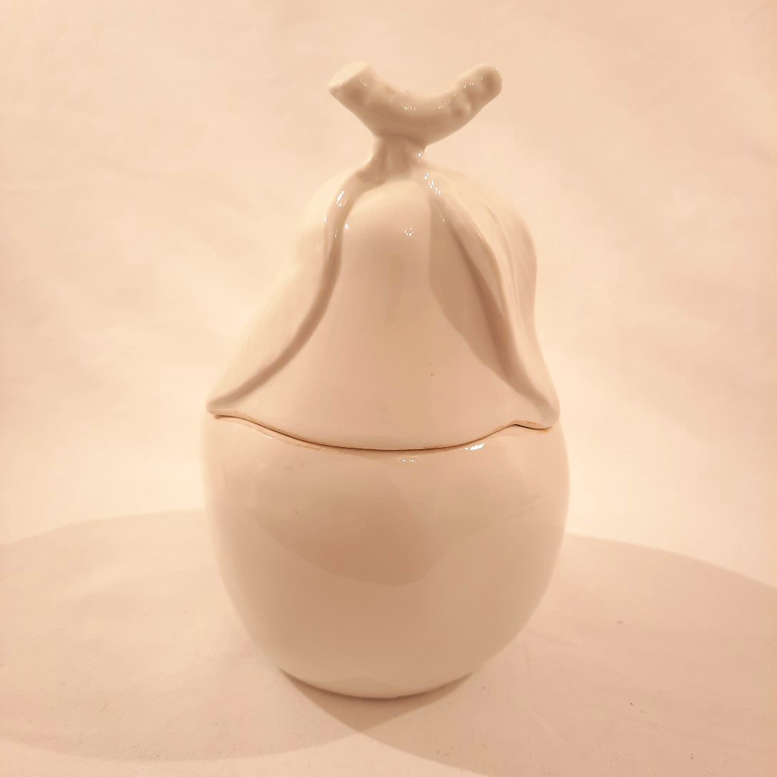Pot porcelaine original en forme de poire Comme neuf -  reconditionné disponible sur Label Emmaüs