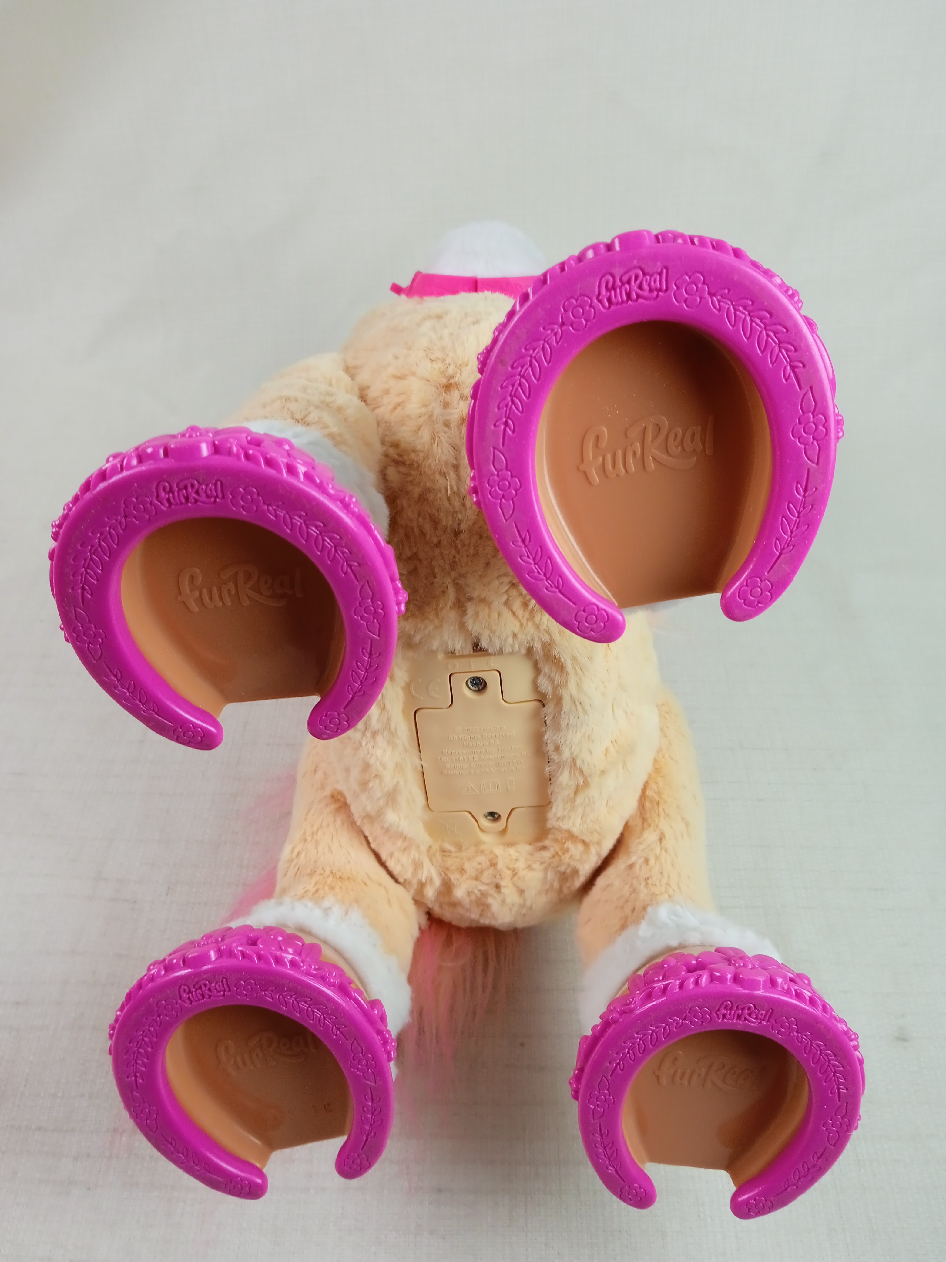 Voir photo 5 de Peluche électronique MonPoney Cinnamon avec sons et réactions, dès 4 ans , de la marque FurReal Peluche électronique MonPoney Cinnamon avec sons et réactions, dès 4 ans , de la marque FurReal Bon état - Vue 5 -