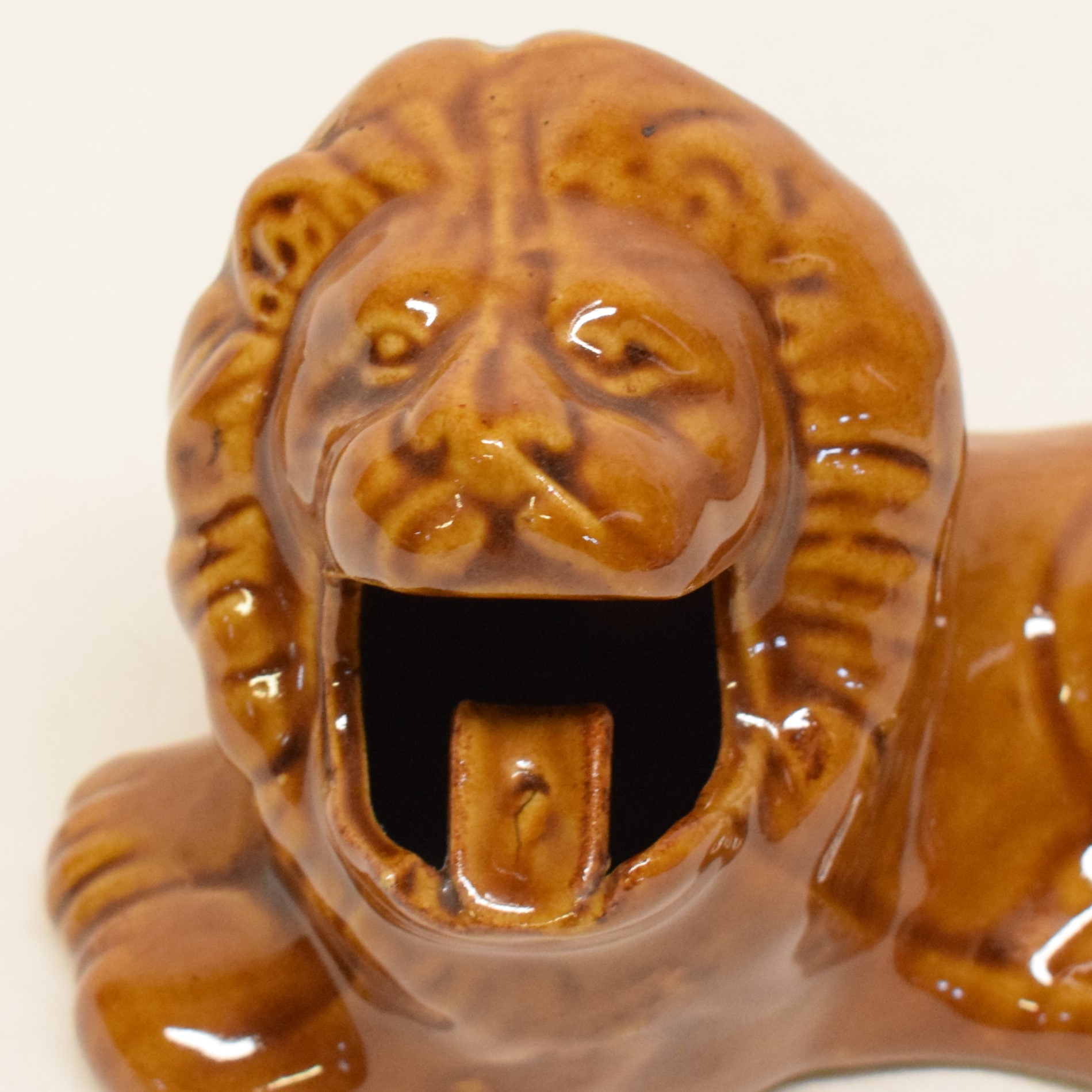 Ancien cendrier lion en céramique fabriqué en chine  - Vue 4 - 