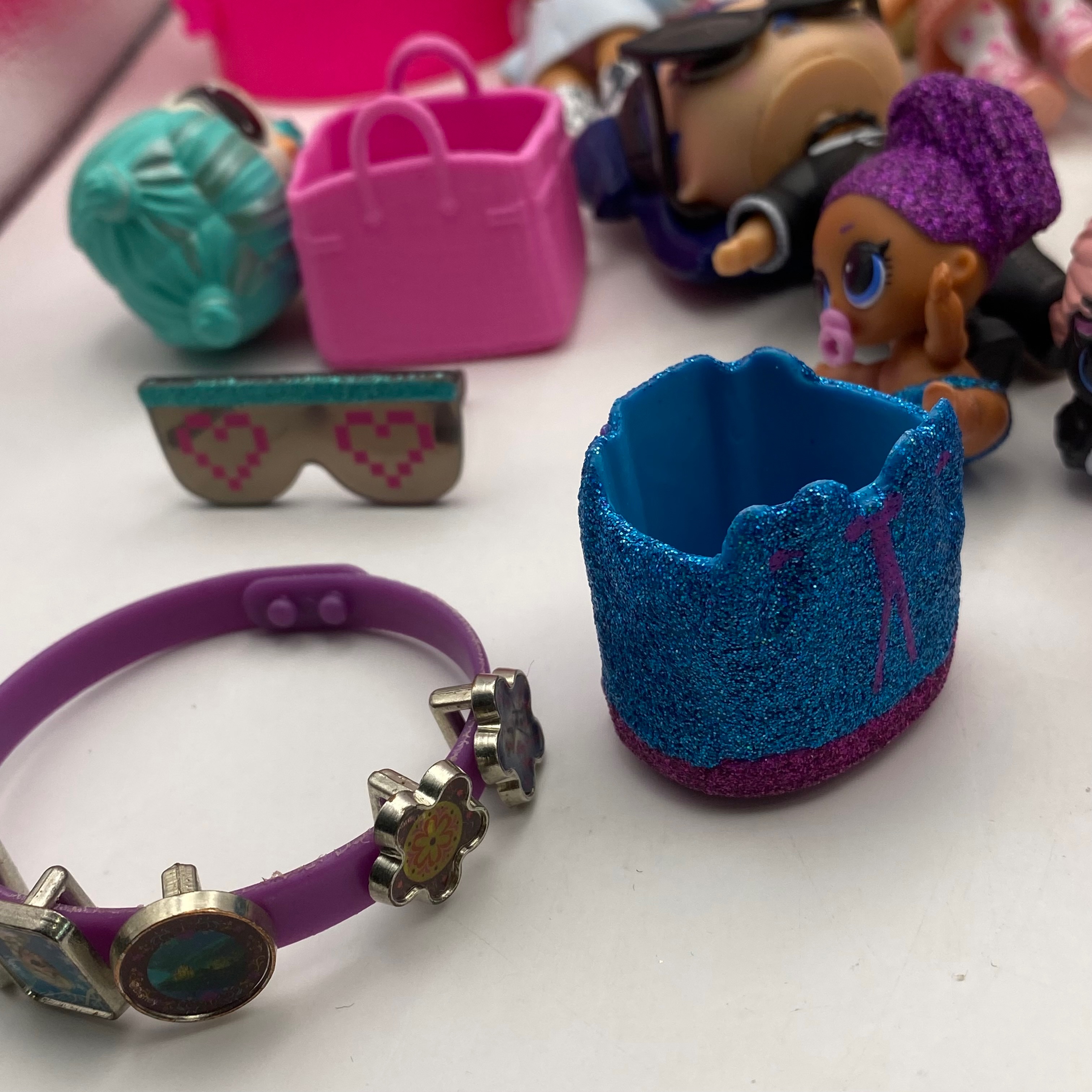 Lot de poupées LOL et accessoires Bon état - Vue 4 - 