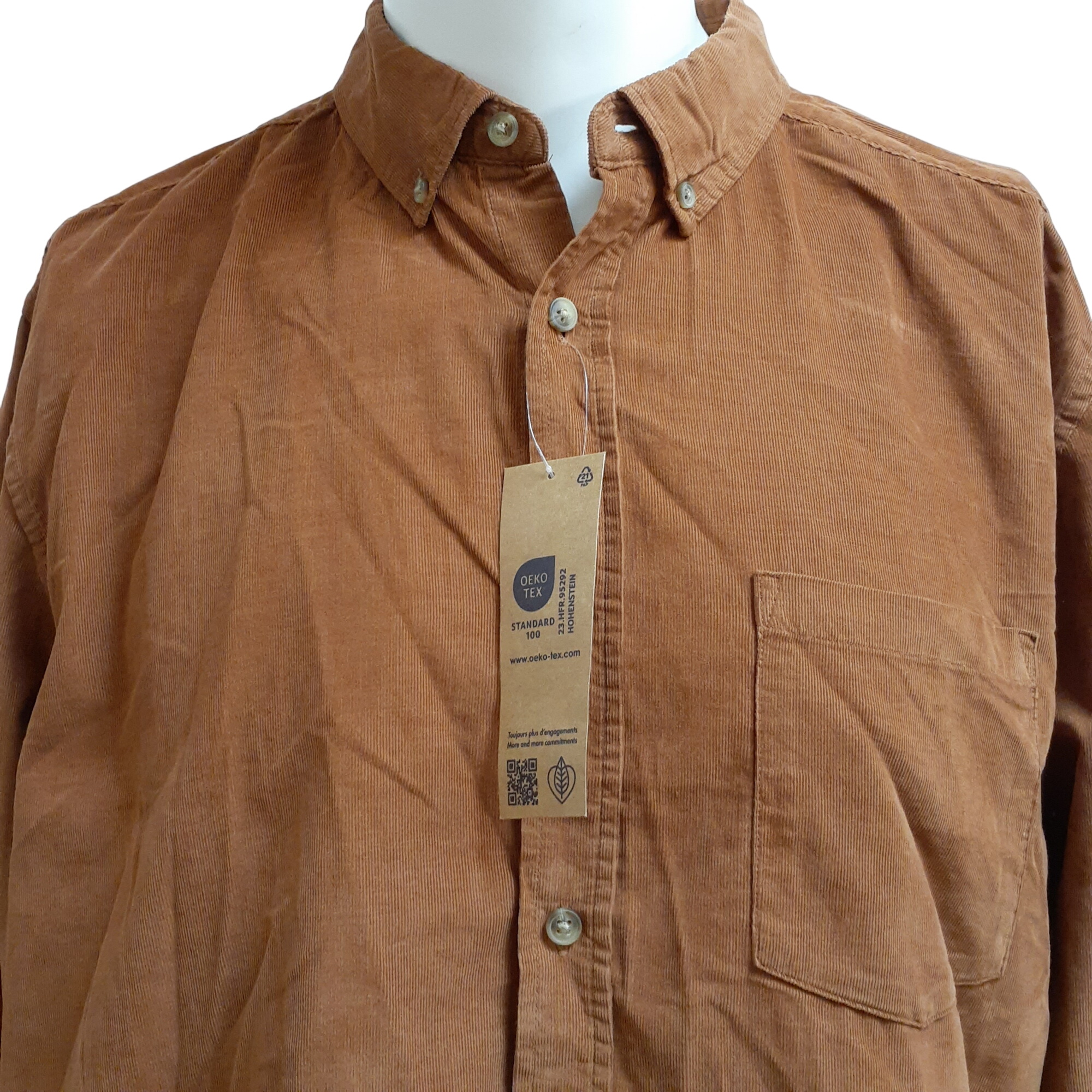 Chemise regular fit en velours côtelé 45-46 Comme neuf -  reconditionné disponible sur Label Emmaüs