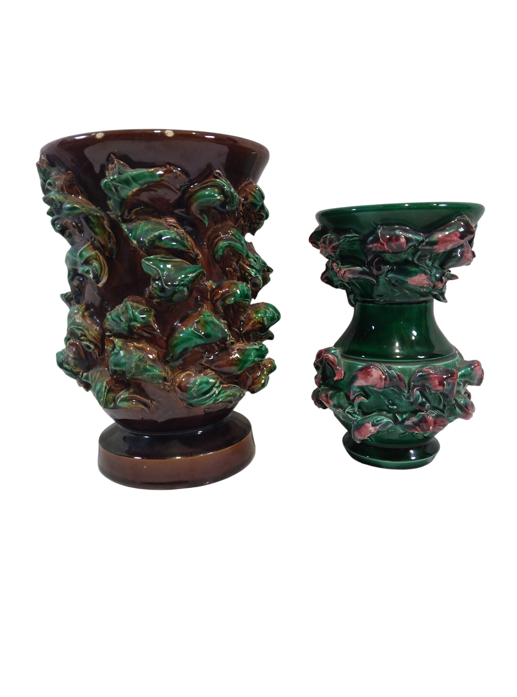 Acheter Lot de 2 vases en céramique, décors en reliefs État correct - 35,00 € Lot de 2 vases en céramique, décors en reliefs État correct - reconditionné disponible sur Label Emmaüs
