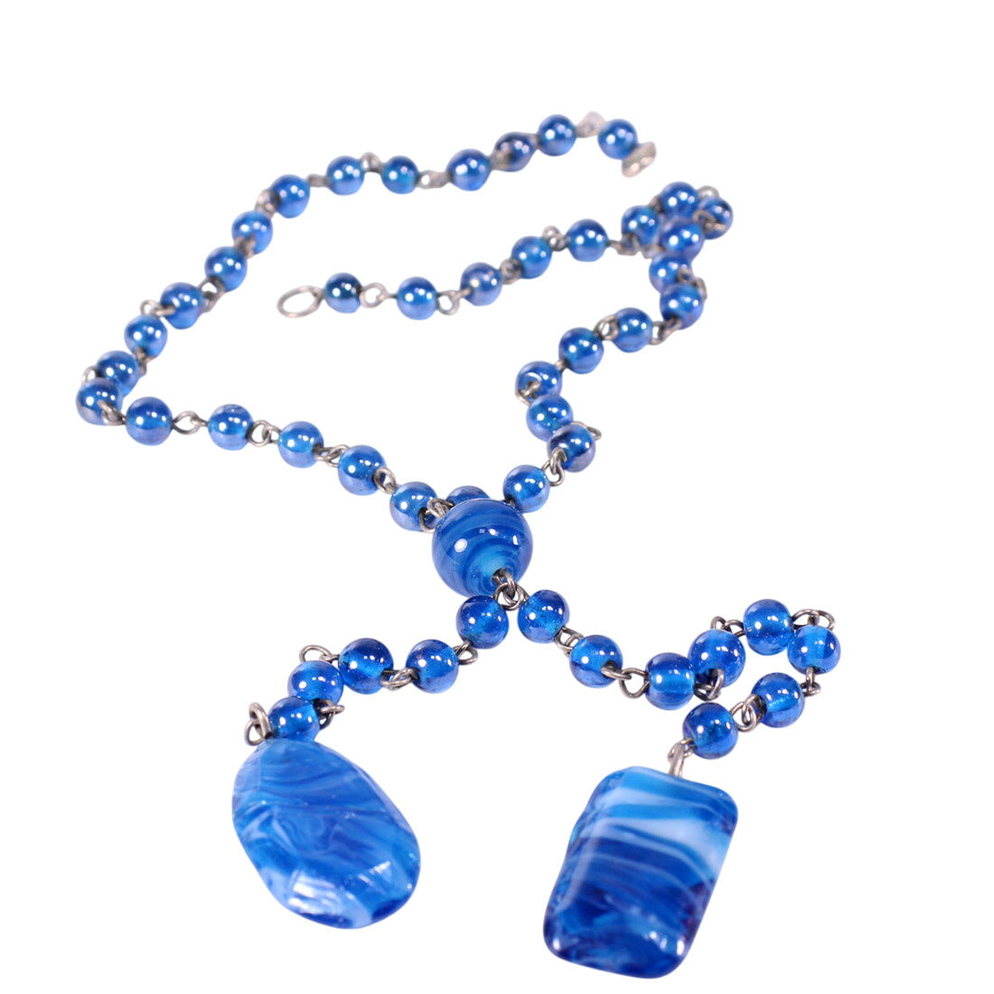 Collier en perles de verre bleu Bon état -  reconditionné disponible sur Label Emmaüs