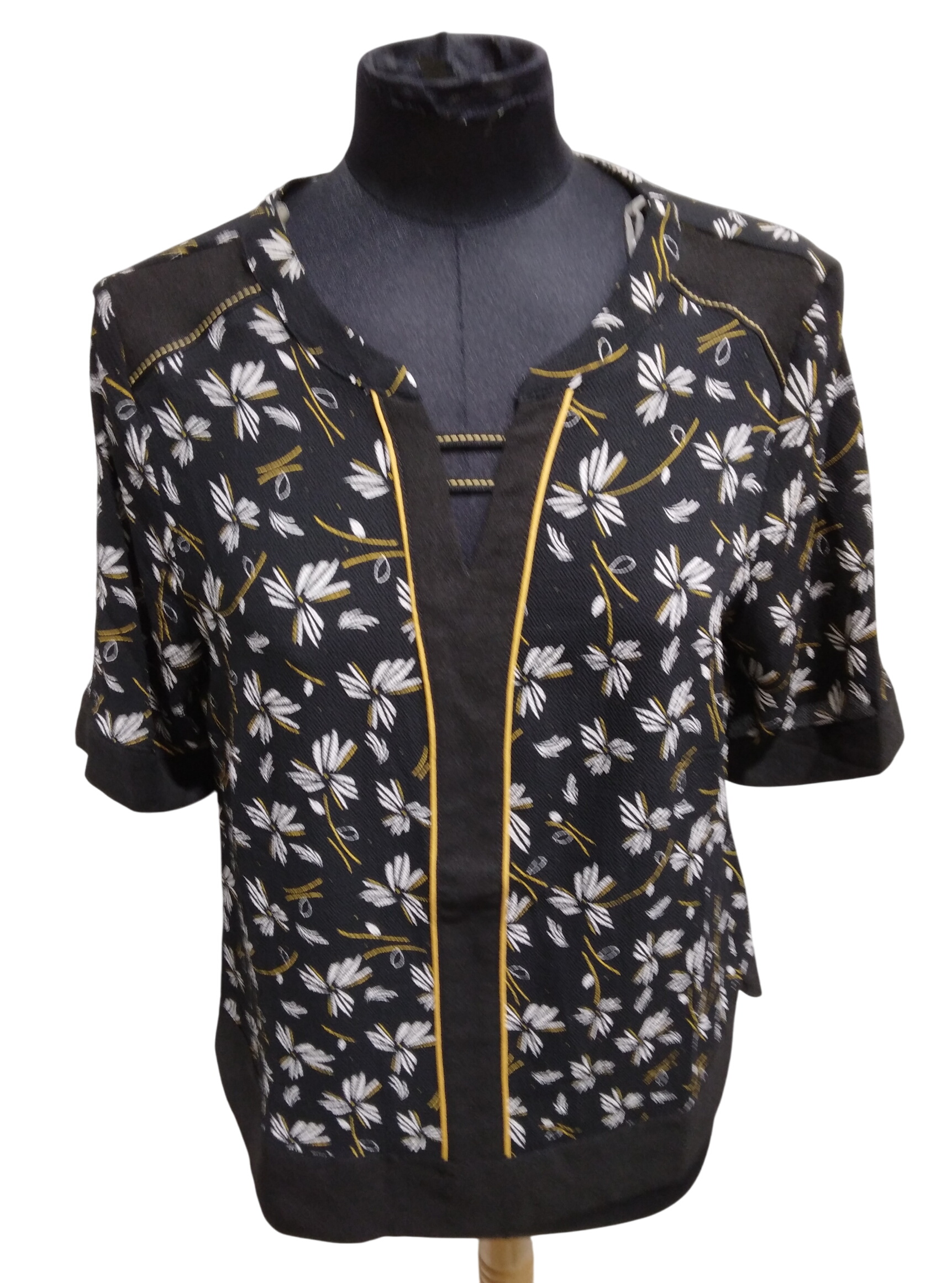 Blouse noire manches courtes, imprimée fleurs blanches, Christine Laure - 4 Comme neuf -  reconditionné disponible sur Label Emmaüs