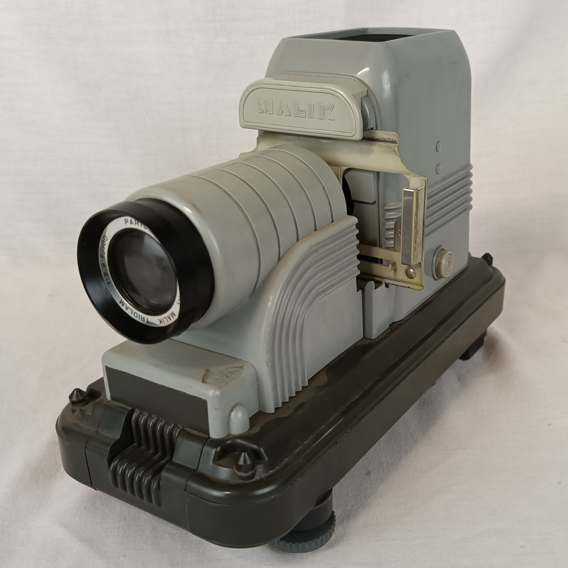 Ancien projecteur de diapositives MALIK (110 / 220 V) avec son cordon d'alimentation - Photo 1