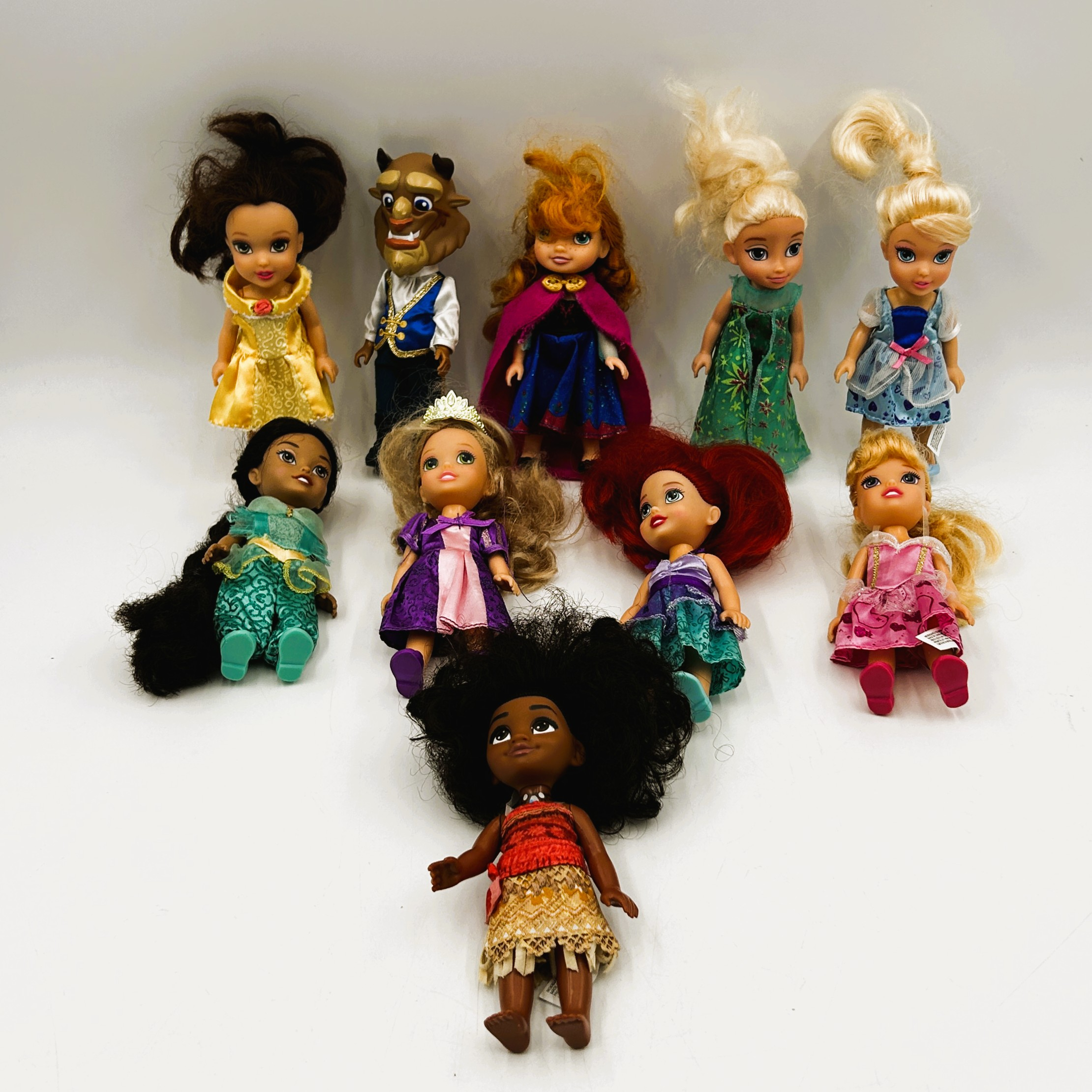 Voir photo 2 de Lot de 10 petites poupées Disney Lot de 10 petites poupées Disney Bon état - Vue 2 -