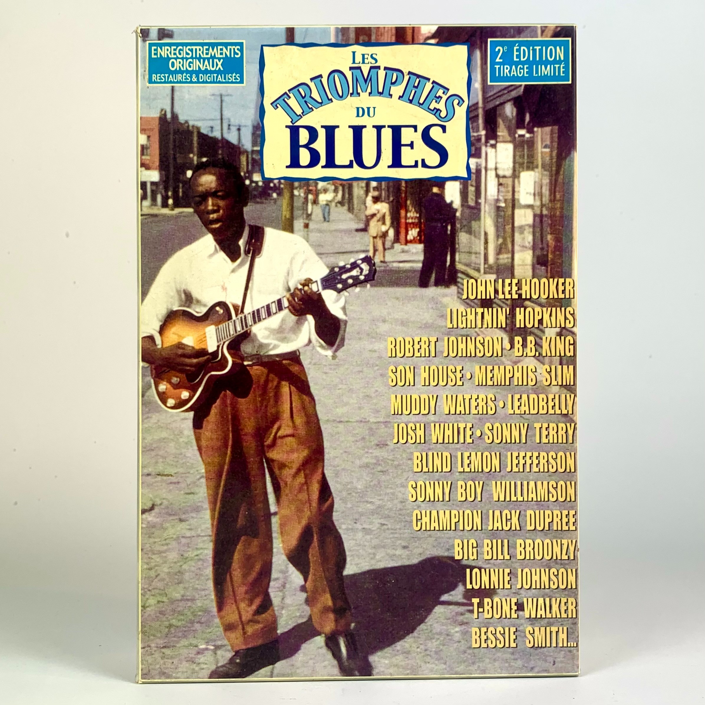 Acheter Coffret Les Triomphes du Blues 20 CD + Livret Bon état - 18,00 € Coffret Les Triomphes du Blues 20 CD + Livret Bon état - reconditionné disponible sur Label Emmaüs