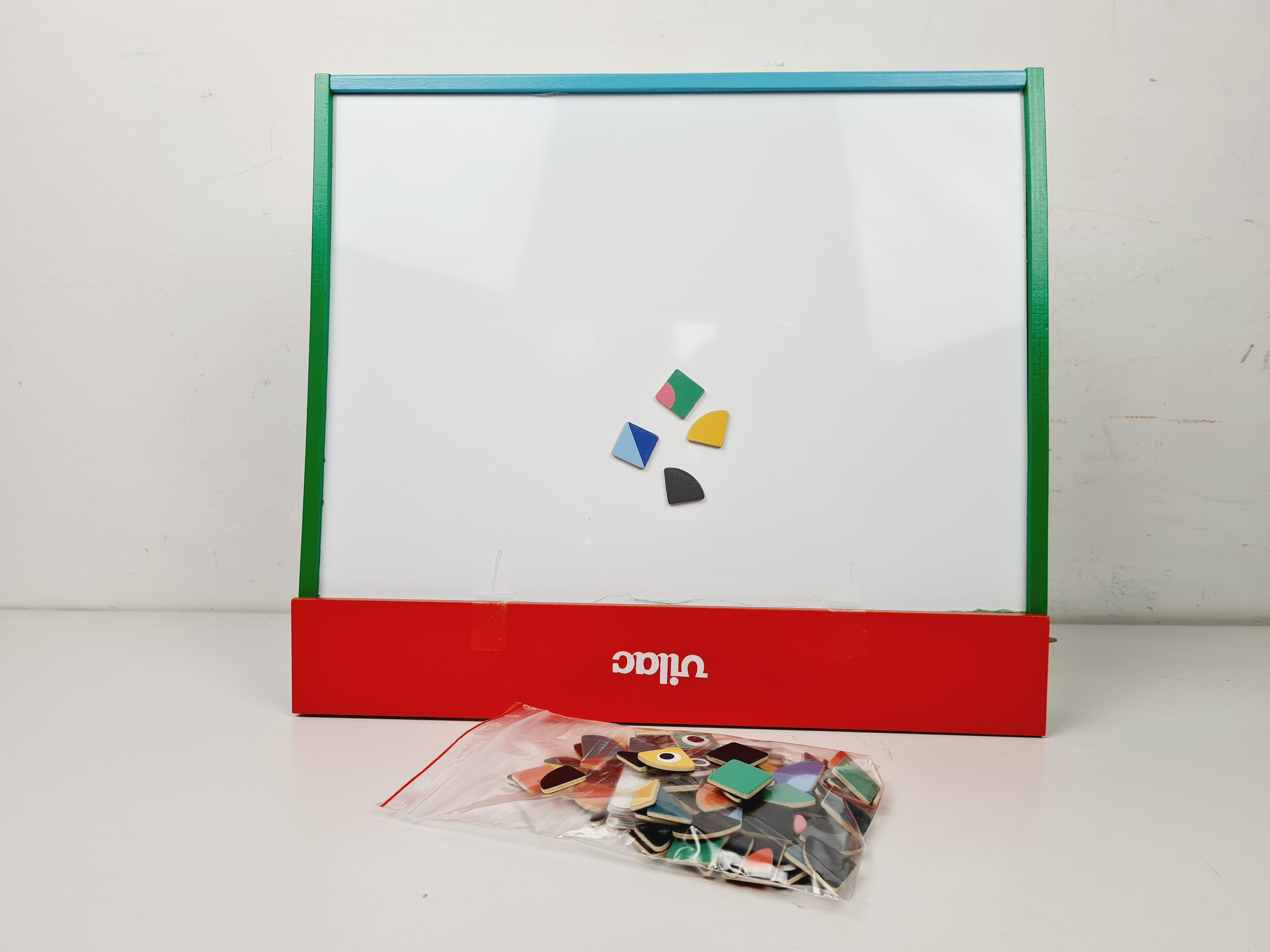 Voir photo 2 de Jouet en bois - Grand CréaMagnet, Magnetic board - Vilac - 3 ans + Jouet en bois - Grand CréaMagnet, Magnetic board - Vilac - 3 ans + Bon état - Vue 2 -