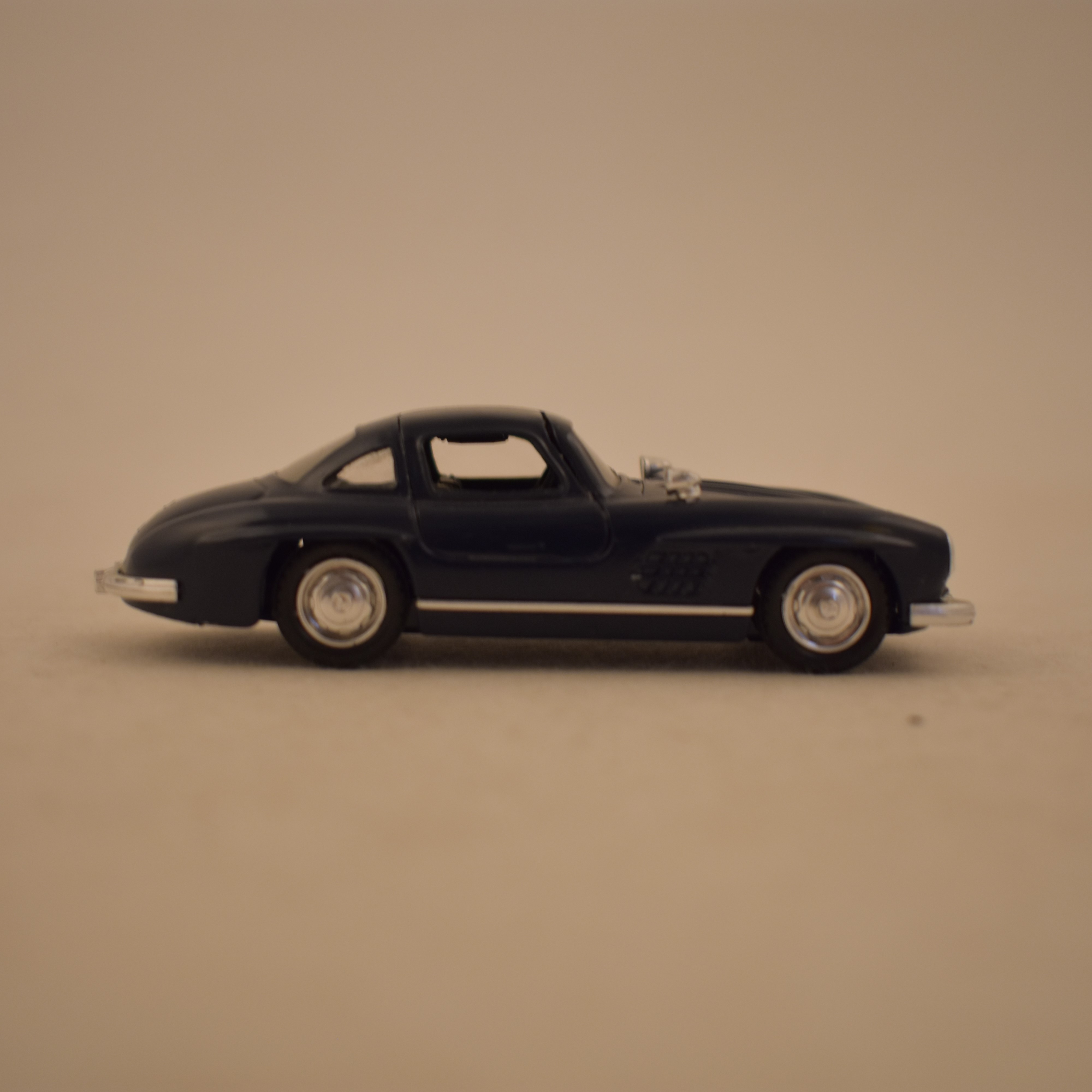 Voir photo 5 de Solido made in france Mercedes 300 SL 1954 N°4502 1/43.10 84 12 Solido made in france Mercedes 300 SL 1954 N°4502 1/43.10 84 12 Très bon état - Vue 5 -