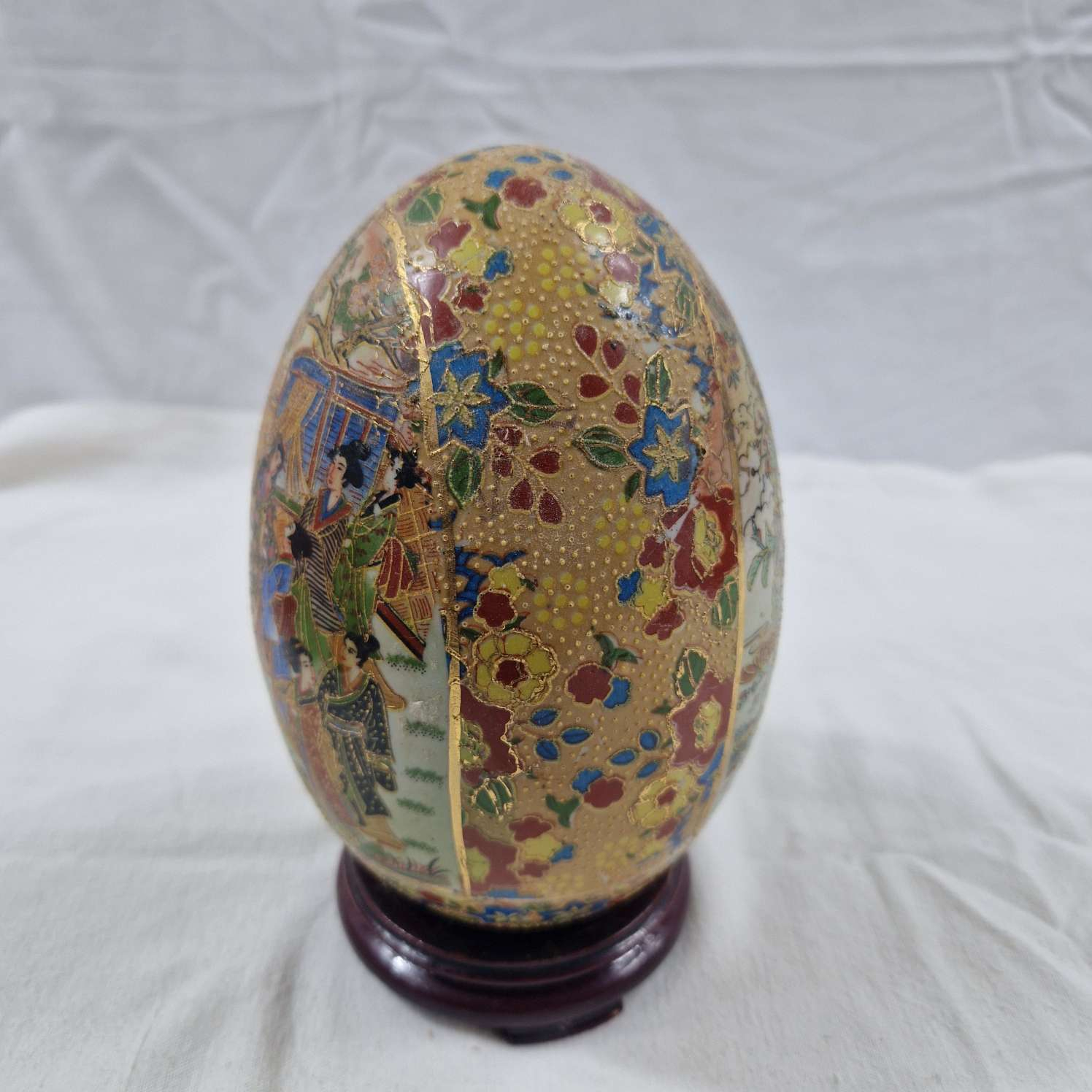 Oeuf en porcelaine avec décor chinois sur socle - Photo 2