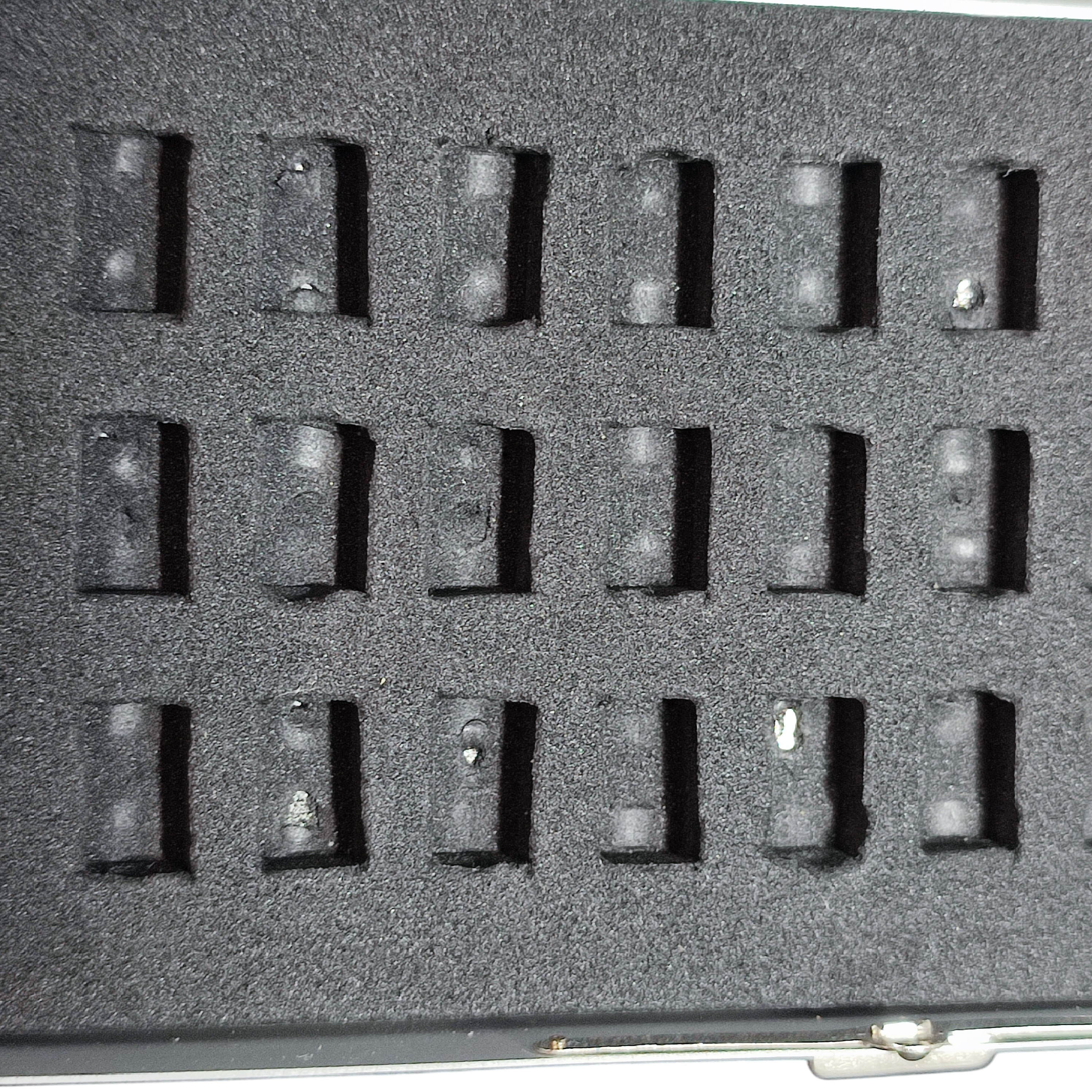 Voir photo 9 de Jeu de poche magnétique BACKGAMMON + JEU D'ECHECS Jeu de poche magnétique BACKGAMMON + JEU D'ECHECS Bon état - Vue 9 -
