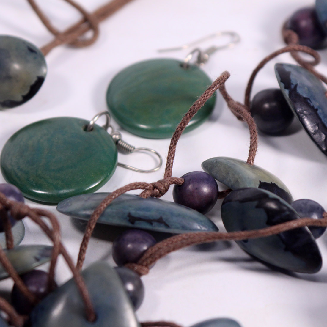 Collier corozo bleu Bon état - Vue 4 - 