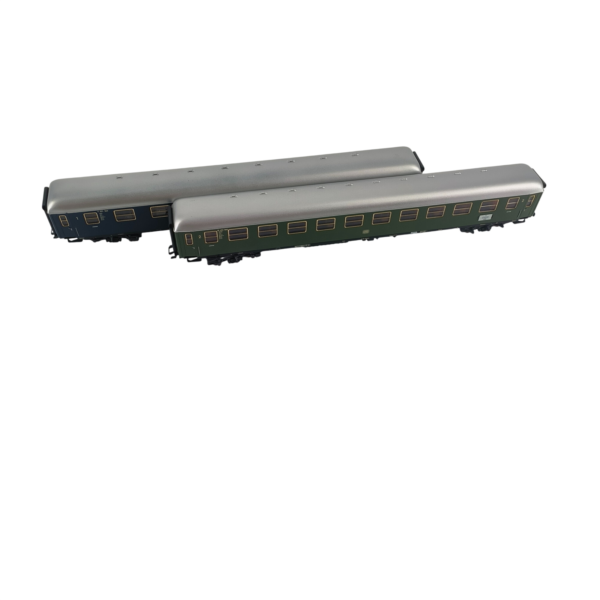 Acheter Lot de deux wagons voyageurs-1ere et 2eme classe-ferroviaire-Marklin-HO Très bon état - 25,00 € Lot de deux wagons voyageurs-1ere et 2eme classe-ferroviaire-Marklin-HO Très bon état - reconditionné disponible sur Label Emmaüs