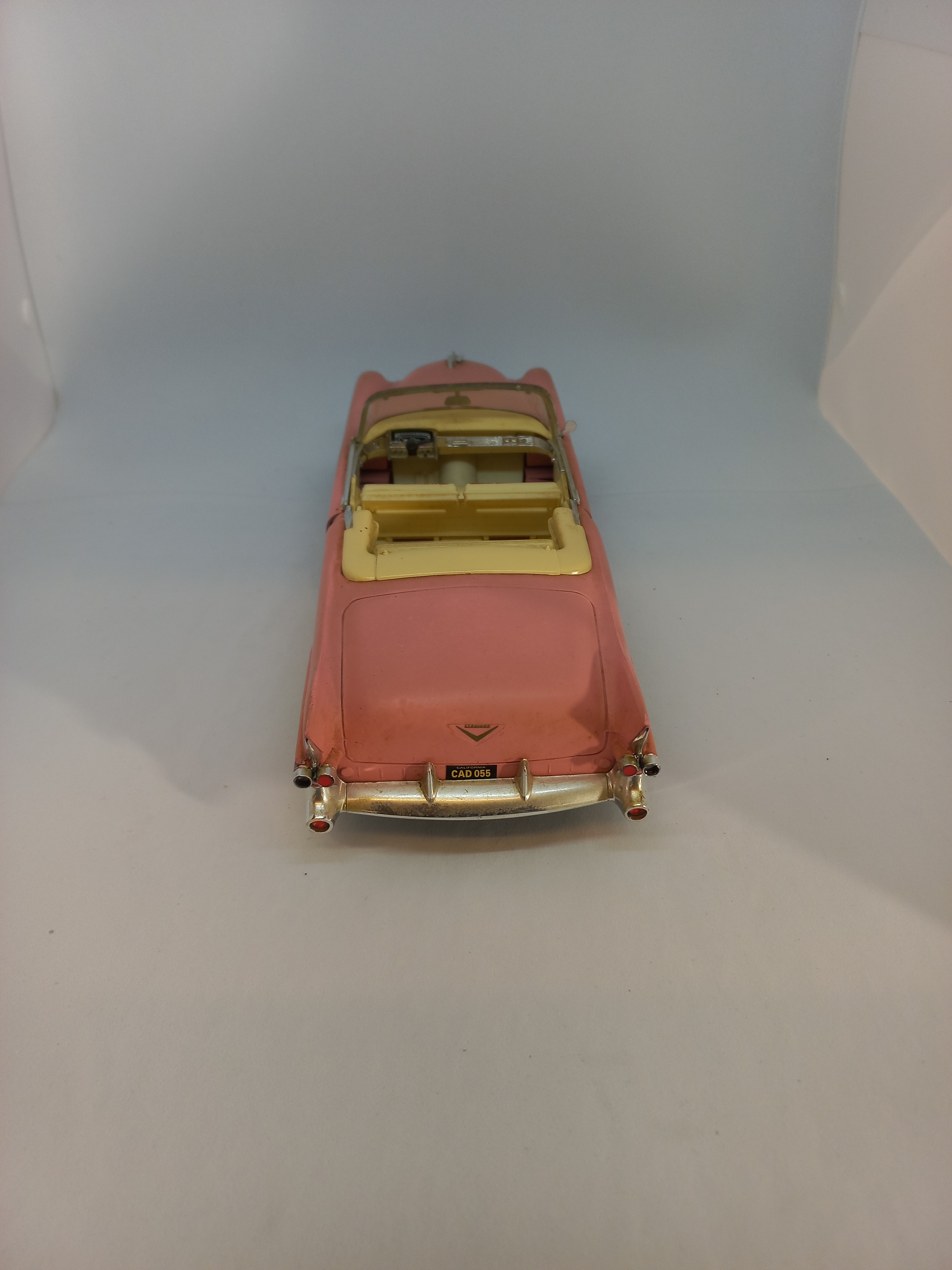 Voir photo 3 de Voiture cadillac rose dans sa boite road signature collection 1957 acier et plastique Voiture cadillac rose dans sa boite road signature collection 1957 acier et plastique Bon état - Vue 3 -