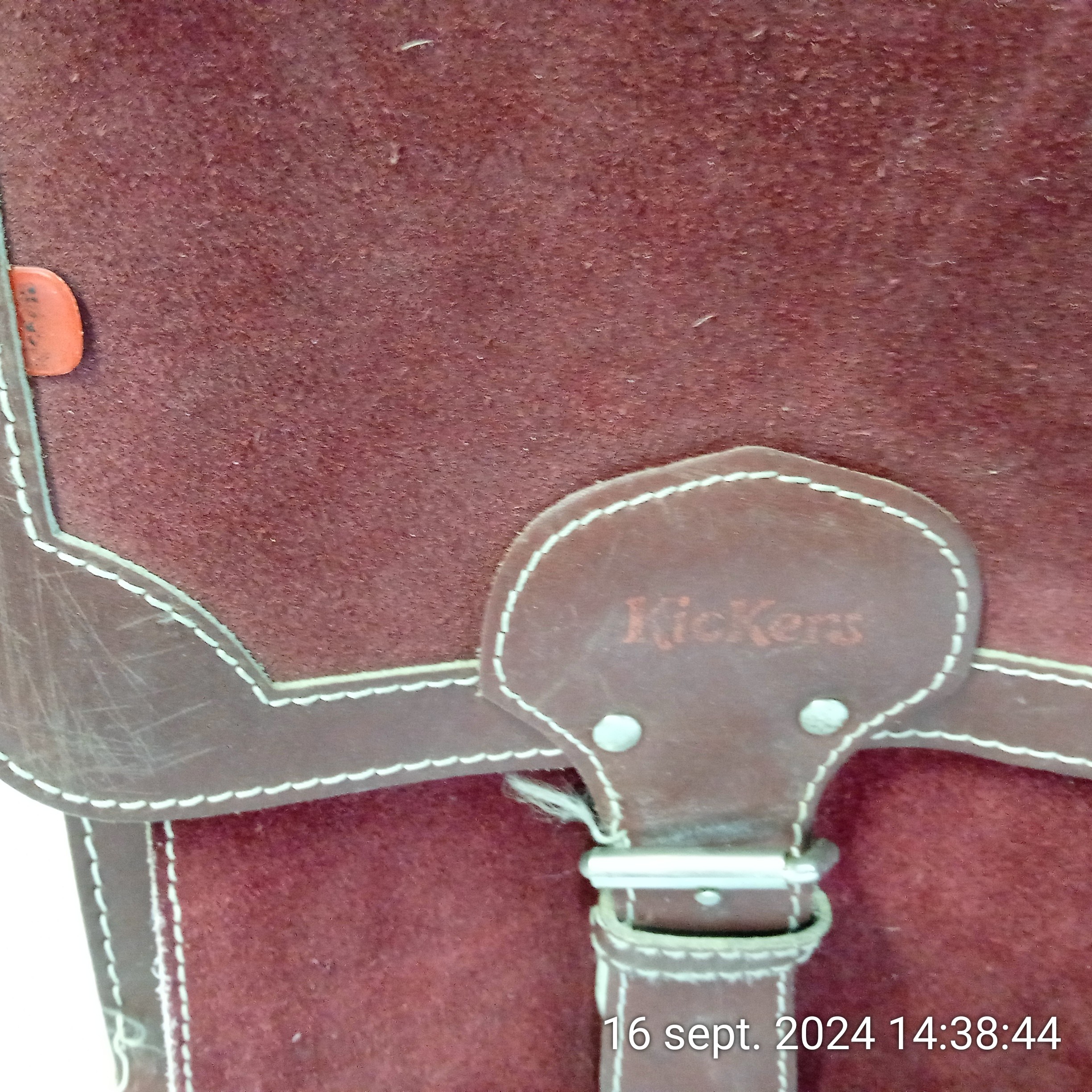 Cartable Kickers vintage rouge en cuir et en daim Bon état - Vue 2 - 