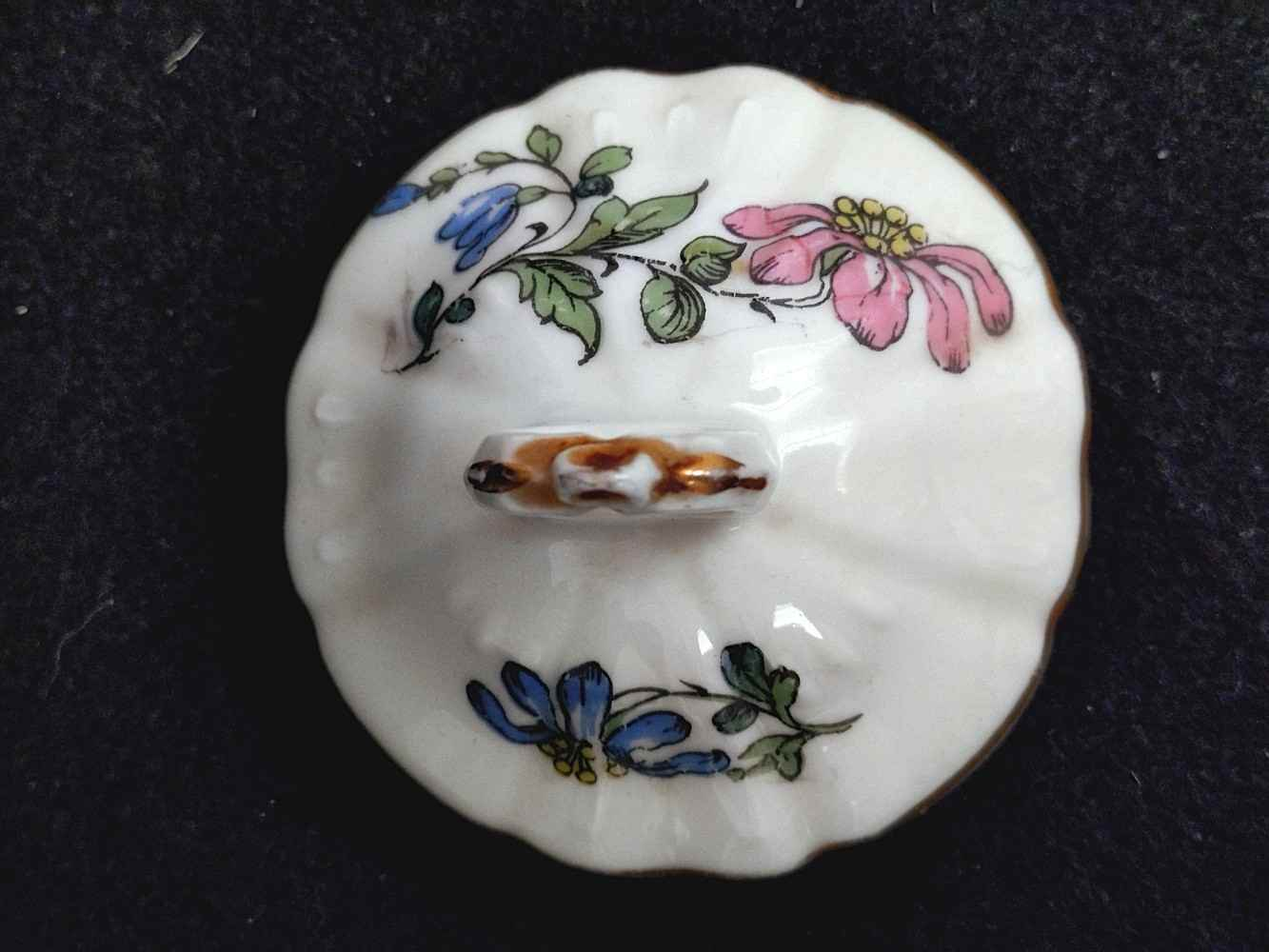 Théière et assiette plate en porcelaine de Limoges à décor floral. - Photo 8