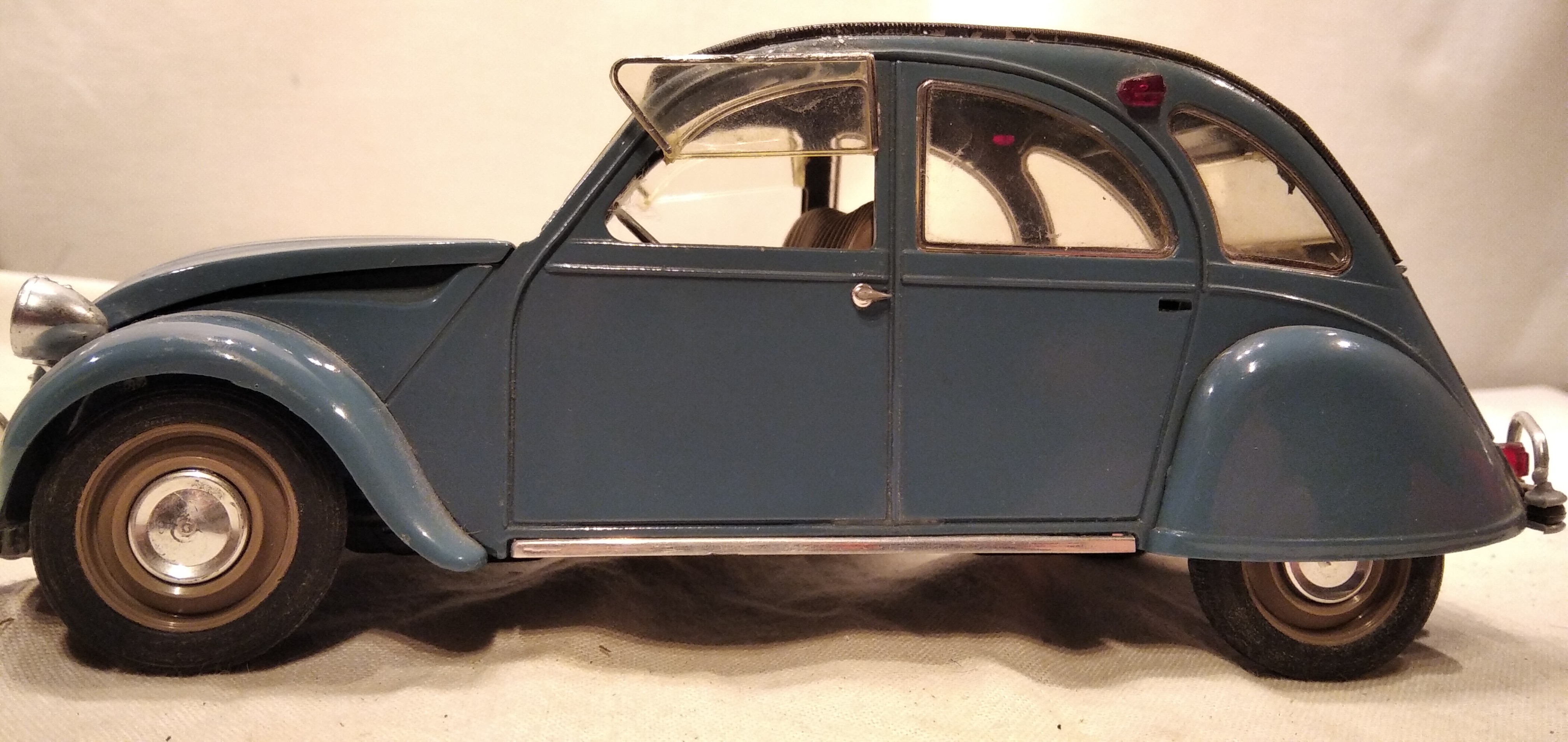 Citroen 2CV 1966 echelle1/17 Bon état - Vue 3 - 