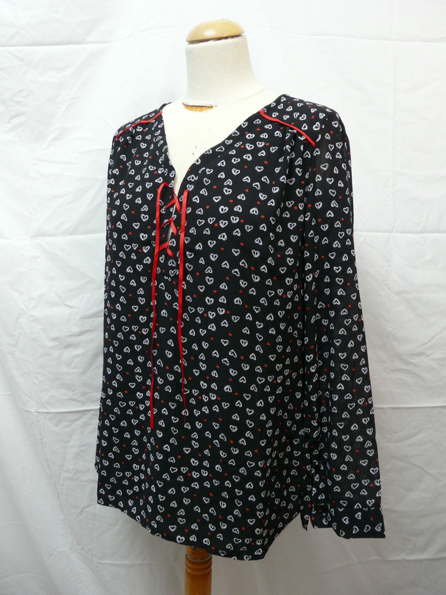 Voir photo 3 de HF51 - Blouse à motifs "cœurs" - L33 - Taille 5 (2XL) HF51 - Blouse à motifs "cœurs" - L33 - Taille 5 (2XL) Comme neuf - Vue 3 -