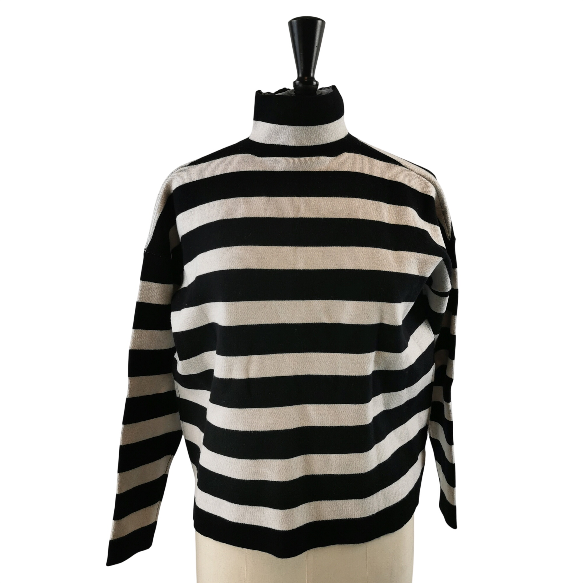 Acheter Pull Col rouler - à rayure Noir et blanc - Taille S Comme neuf - 11,20 € Pull Col rouler - à rayure Noir et blanc - Taille S Comme neuf - reconditionné disponible sur Label Emmaüs