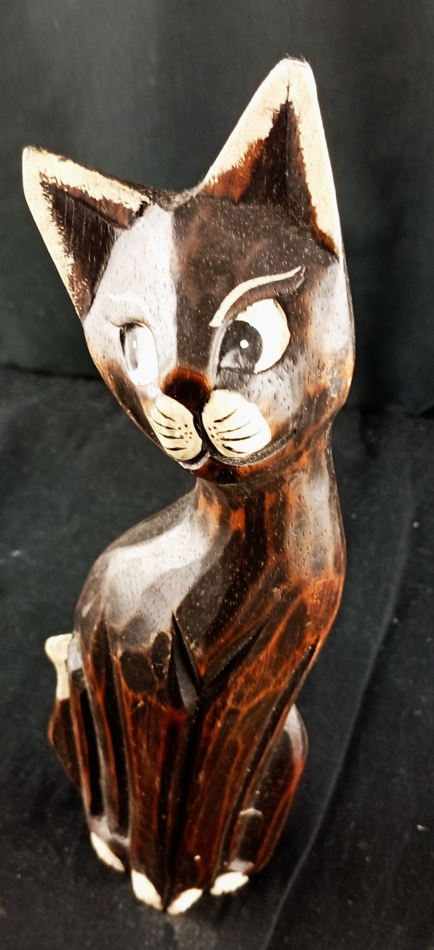 Statuette chat sculptée -Bois léger - Photo 1