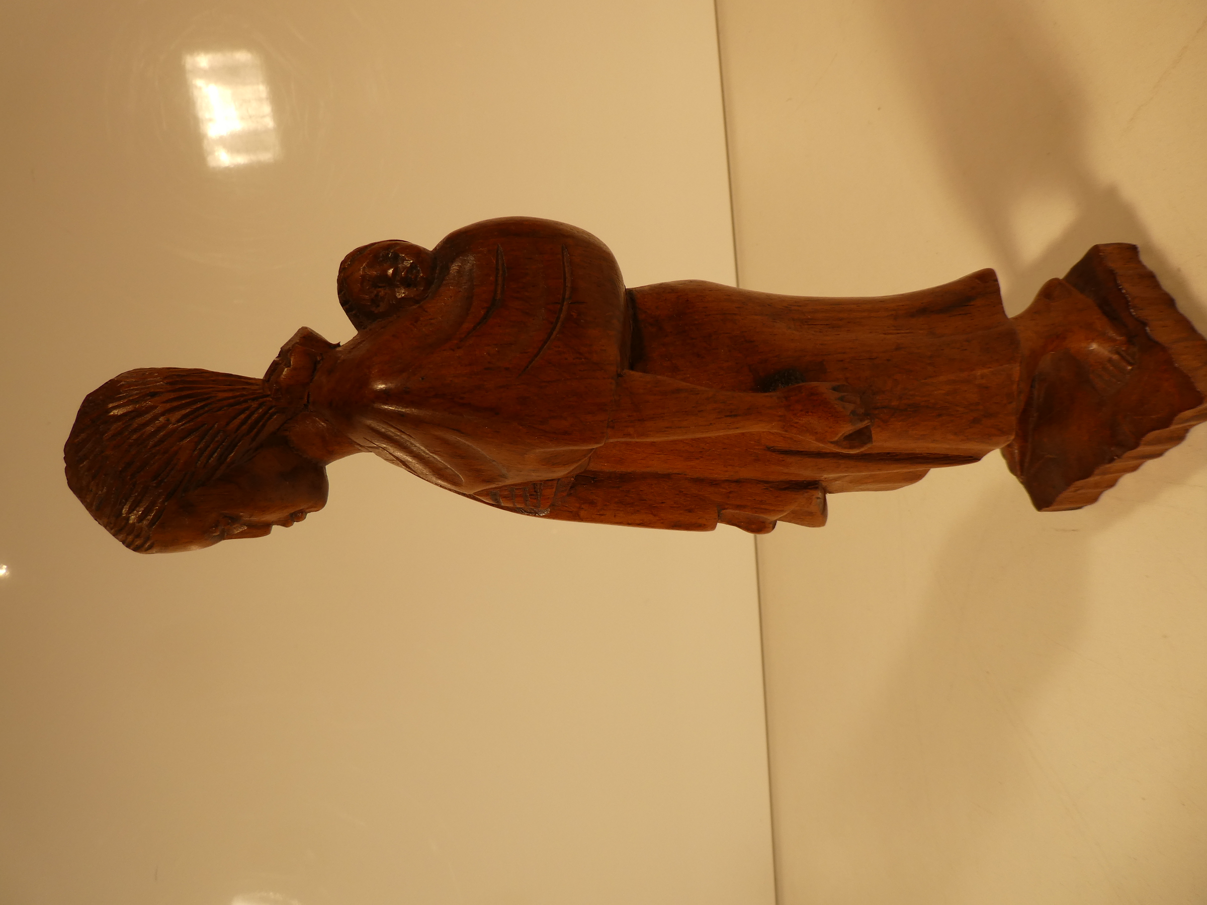 Sculpture bois d'une femme et de son enfant  État correct - Vue 4 - 
