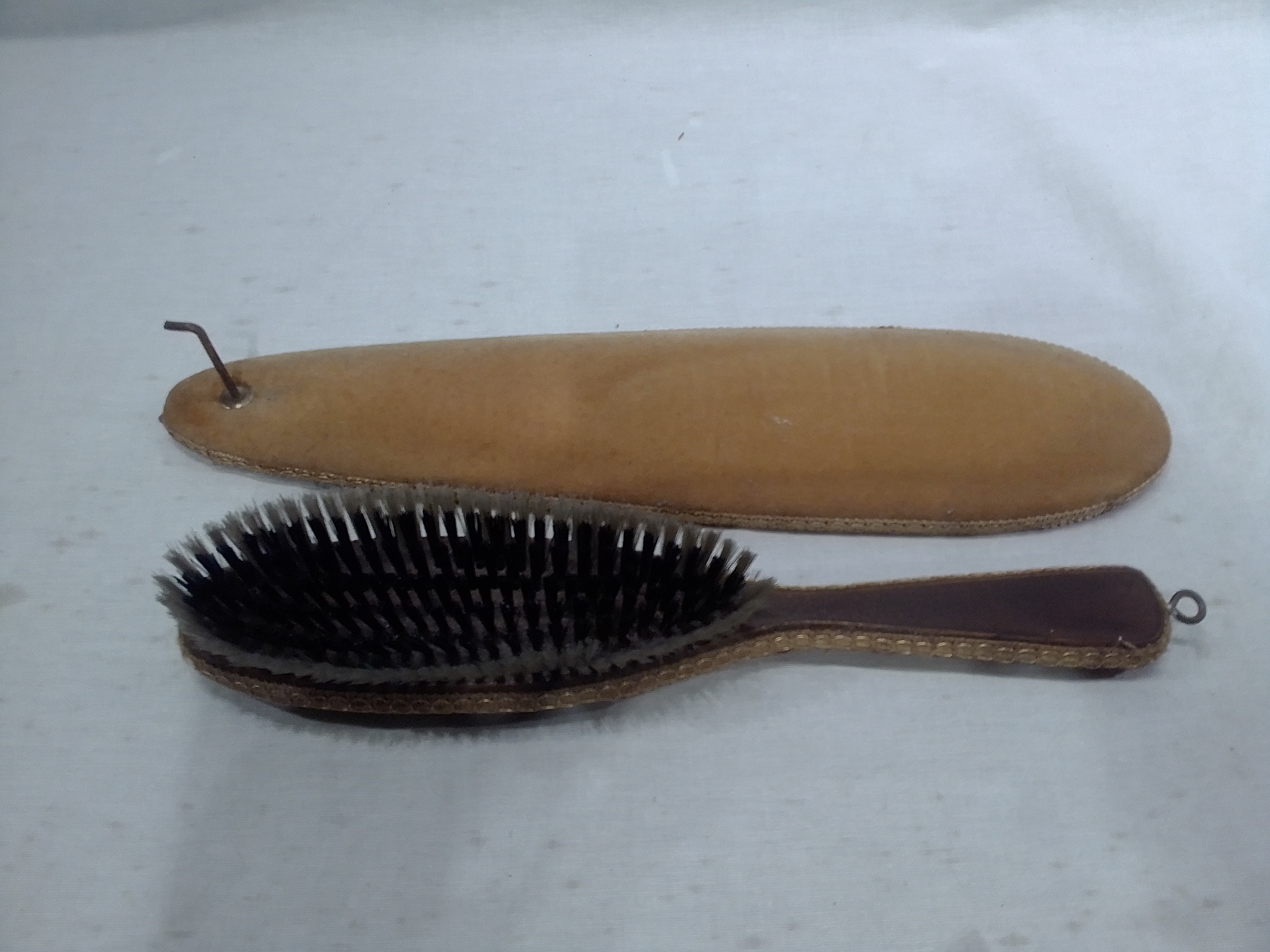 Ancienne Brosse a cheveux - Photo 2