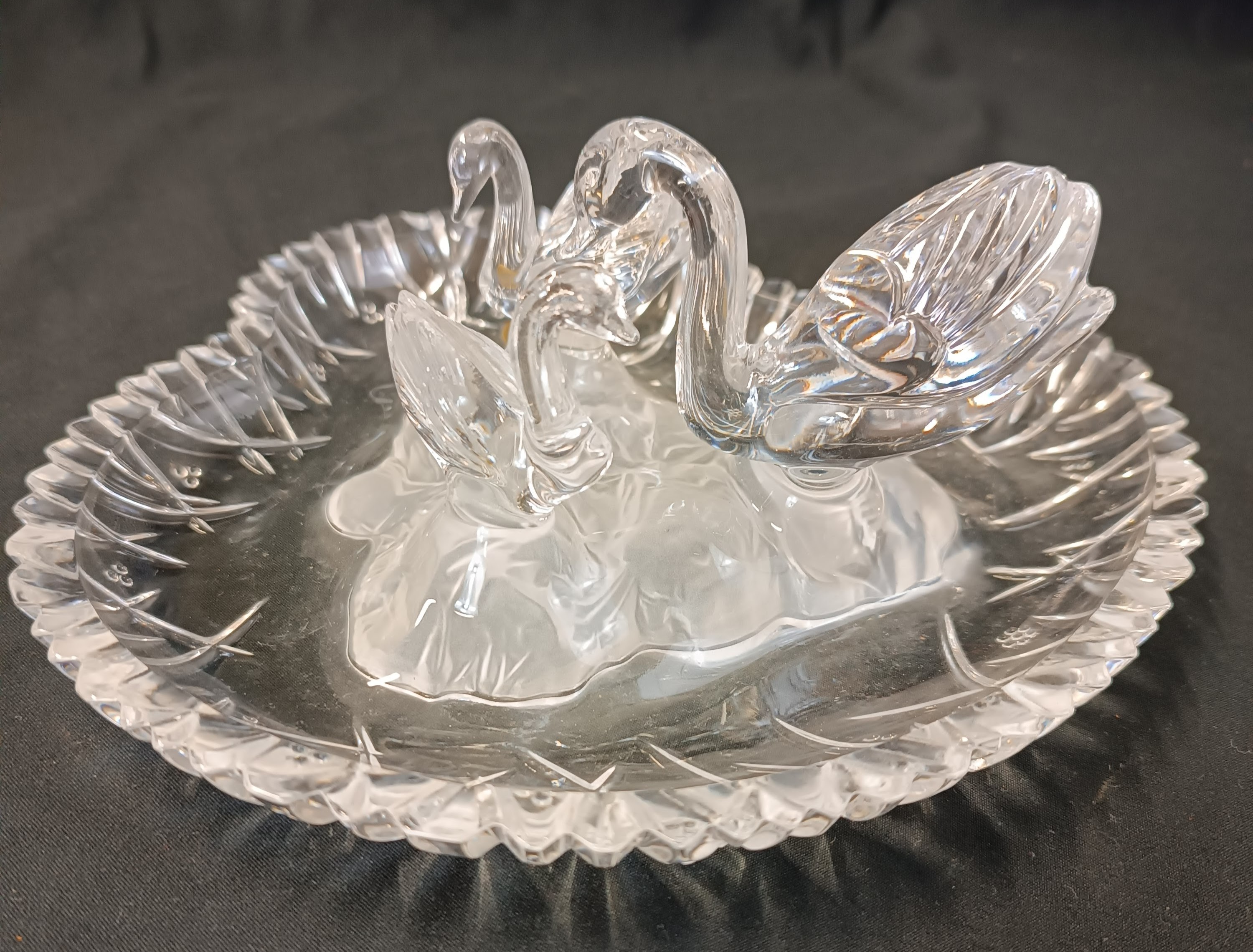 Coupelle vintage "3 cygnes" en cristal d'Arques - Image 2