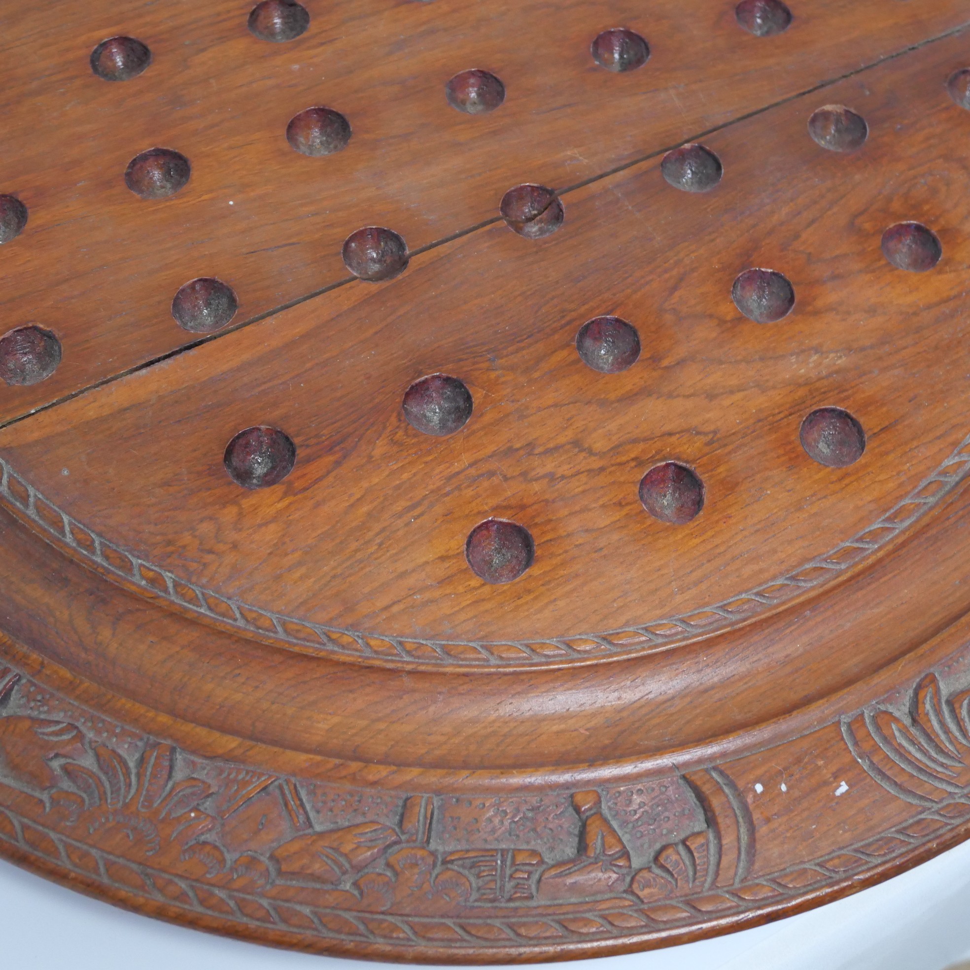 Jeu de solitaire en bois sculpté et billes en pierres naturelles et semi-précieuses Bon état - Vue 7 - 