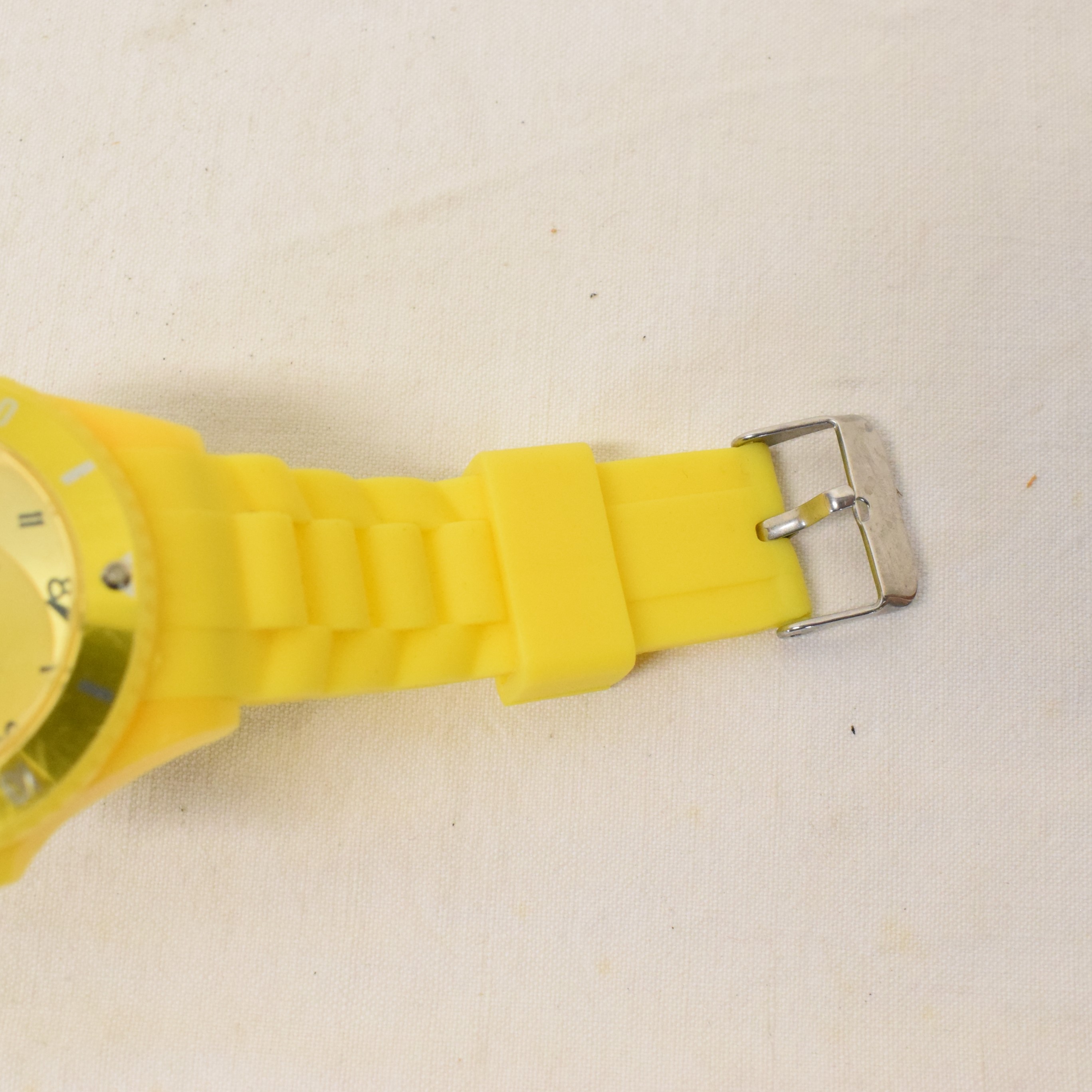 Montre à quartz unisexe publicitaire confiserie M&M's État correct - Vue 3 - 