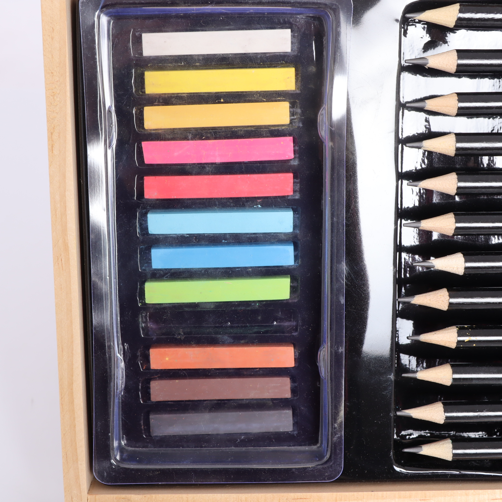 Kit de dessin avec sa malette en bois Bon état - Vue 4 - 