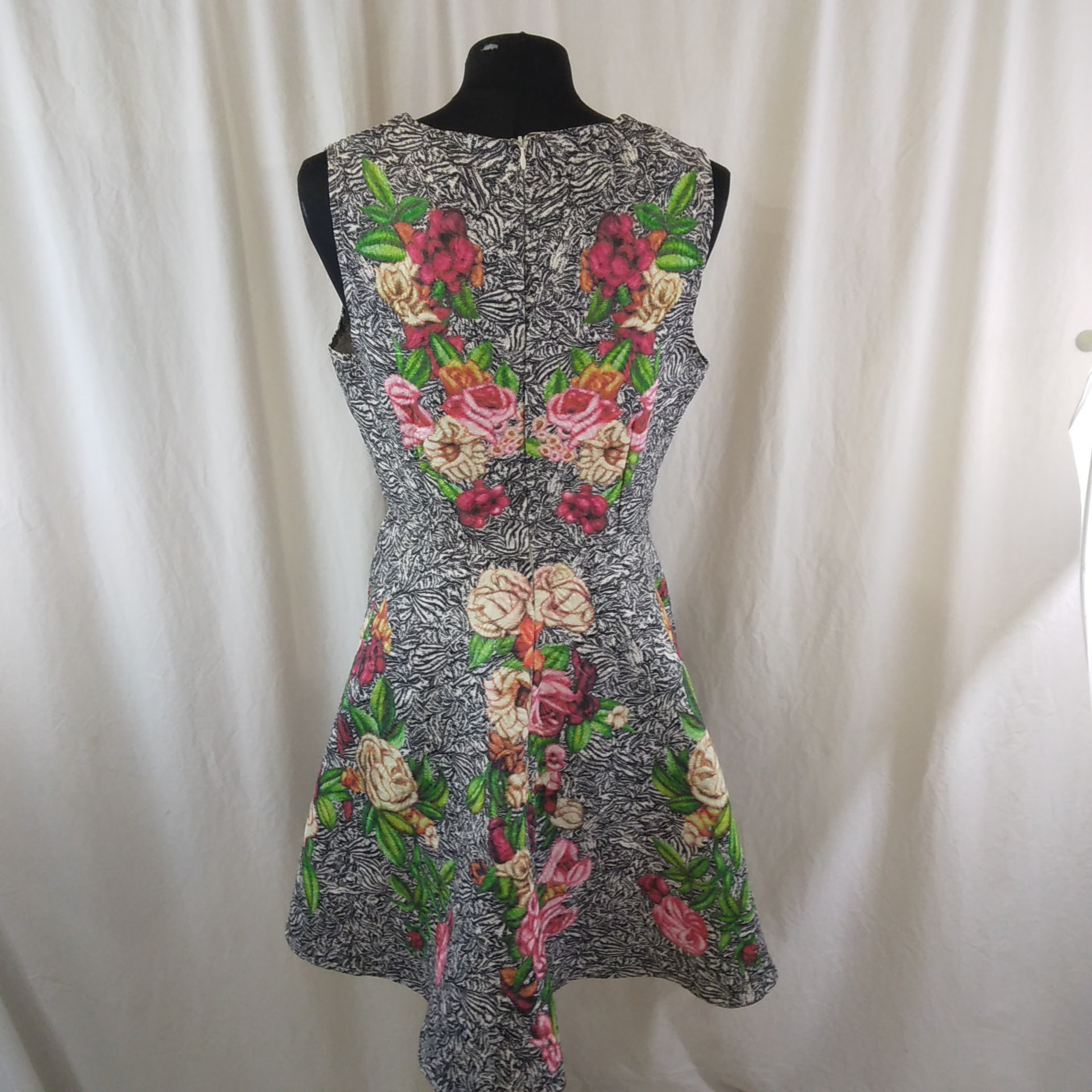 Robe Pin Up colorée, Care of you - S/M Comme neuf - Vue 3 - 