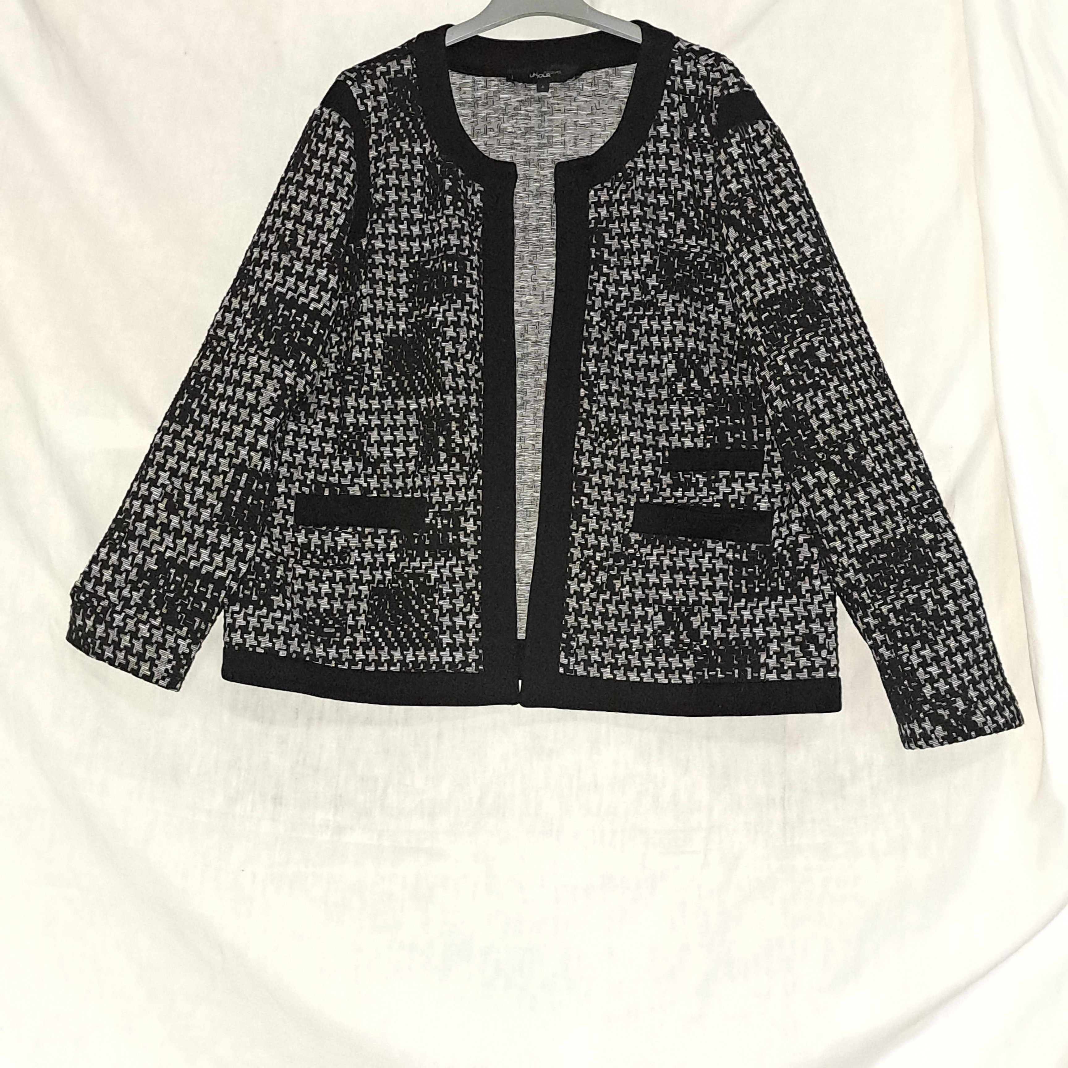 Gilet Noir en T4, Fantaisie de Style Cardigan "Un Jour Ailleur",  Très bon état - Vue 2 - 